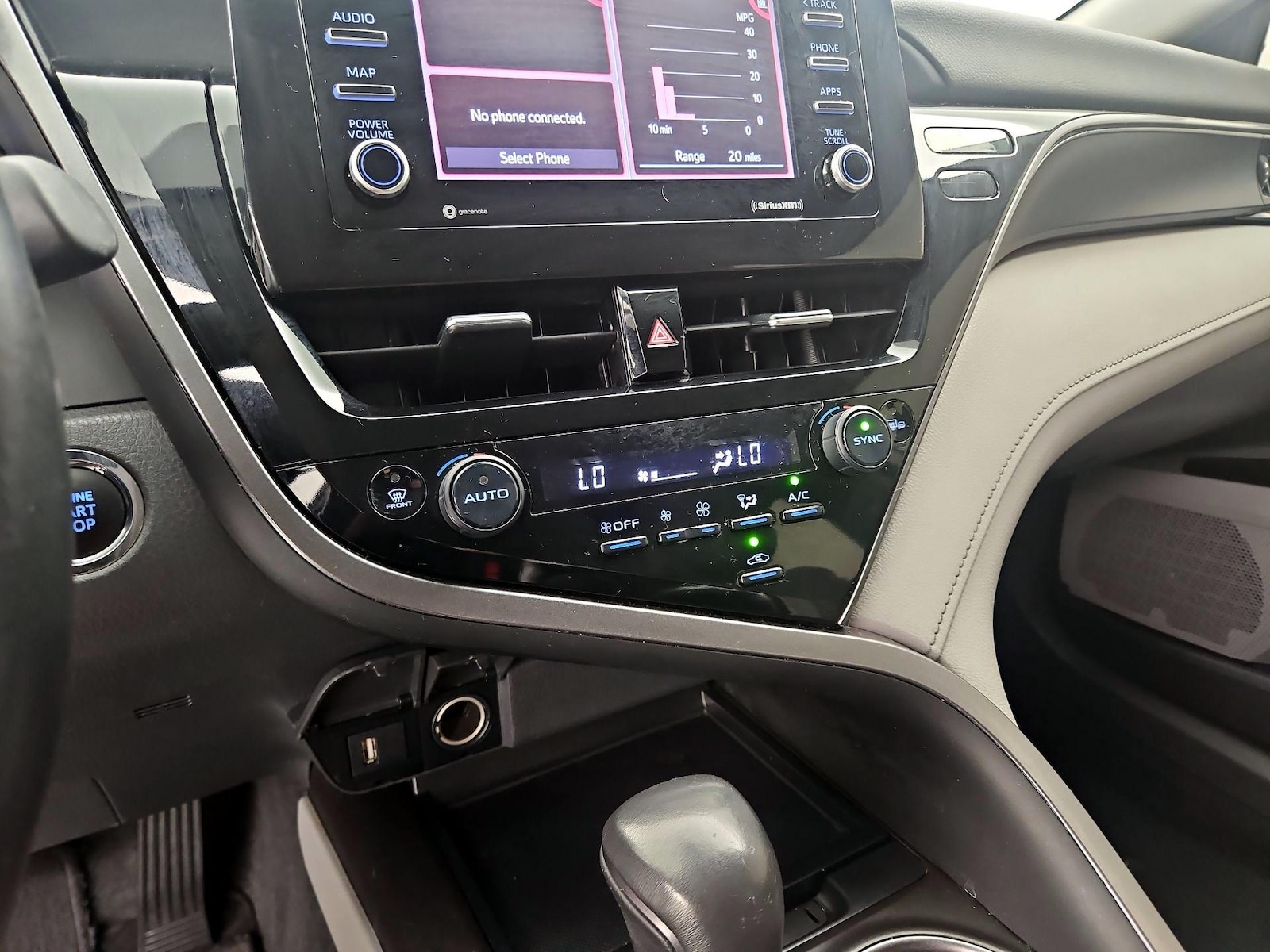 2024 Toyota Camry SE - Photo 17