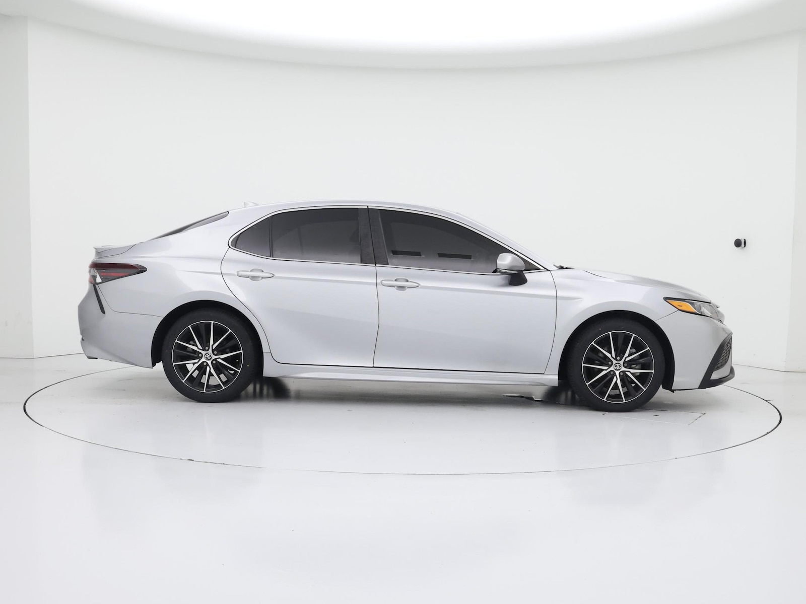 2024 Toyota Camry SE - Photo 8