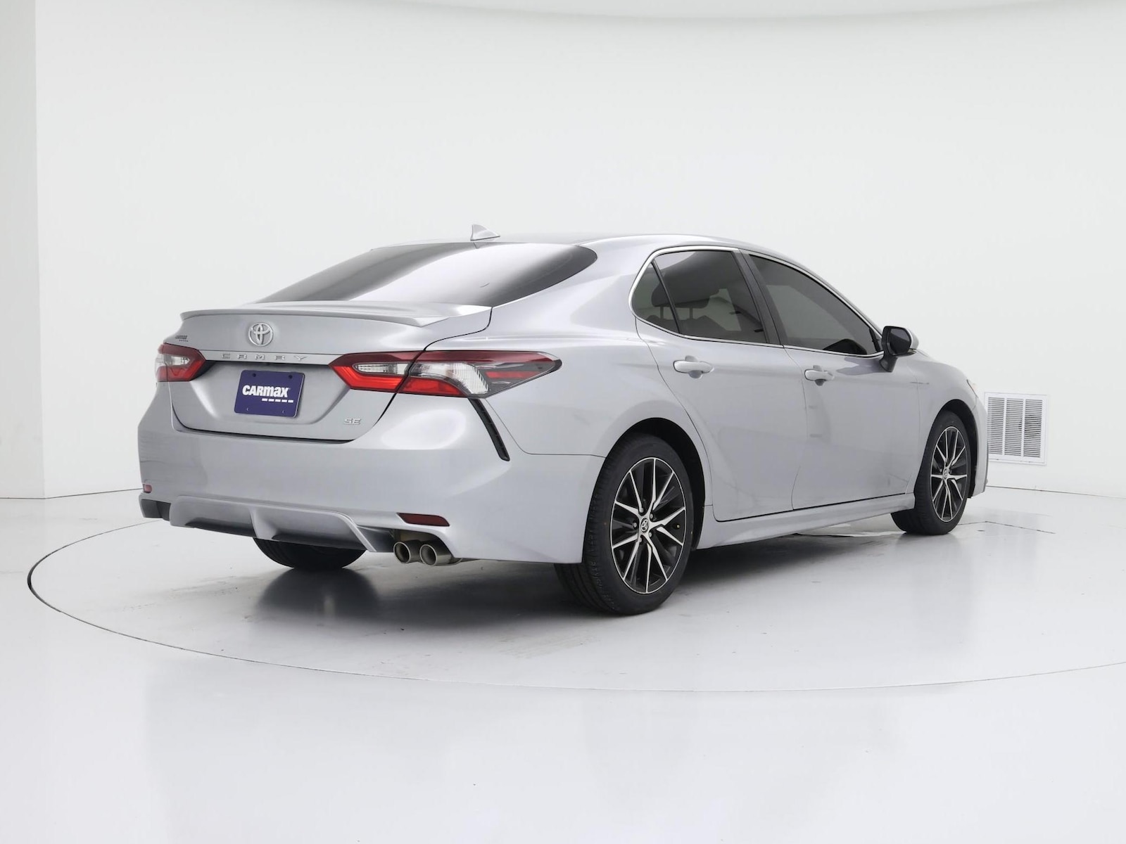 2024 Toyota Camry SE - Photo 9
