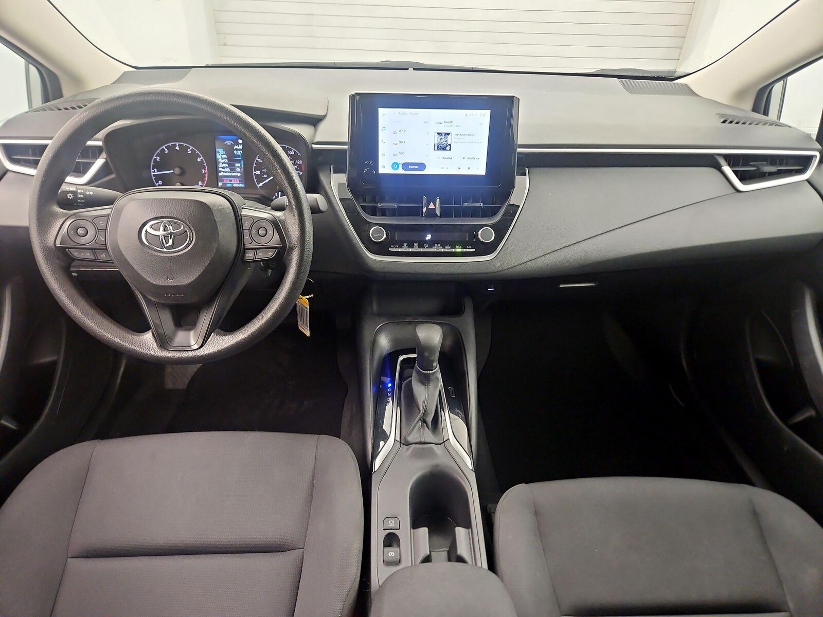 2024 Toyota Corolla LE - Photo 10