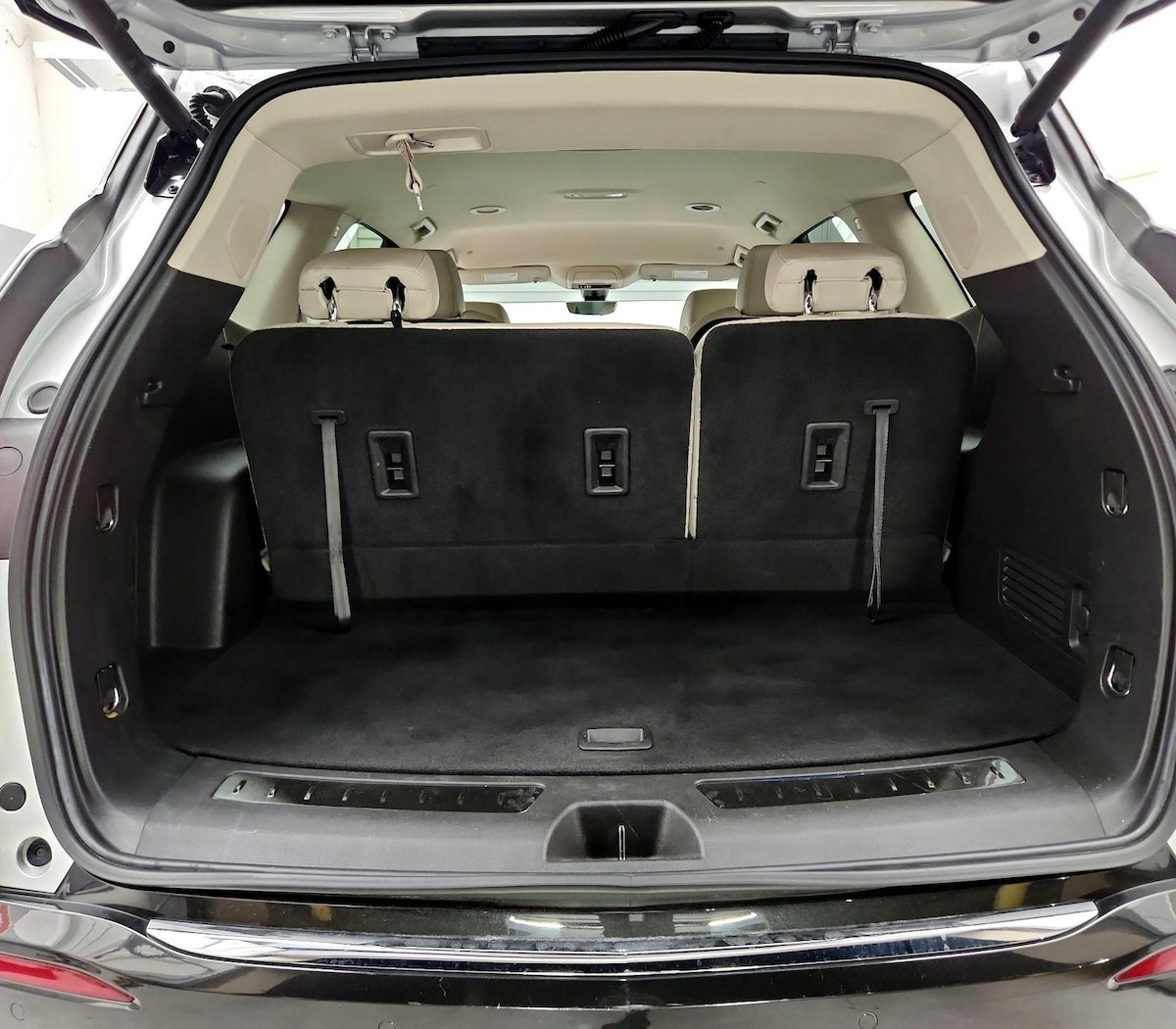 Trunk/Cargo (Seats Up)