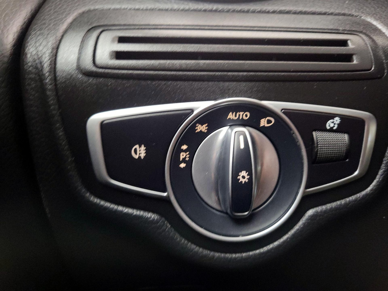 2022 Mercedes-Benz GLC GLC300 - Photo 14