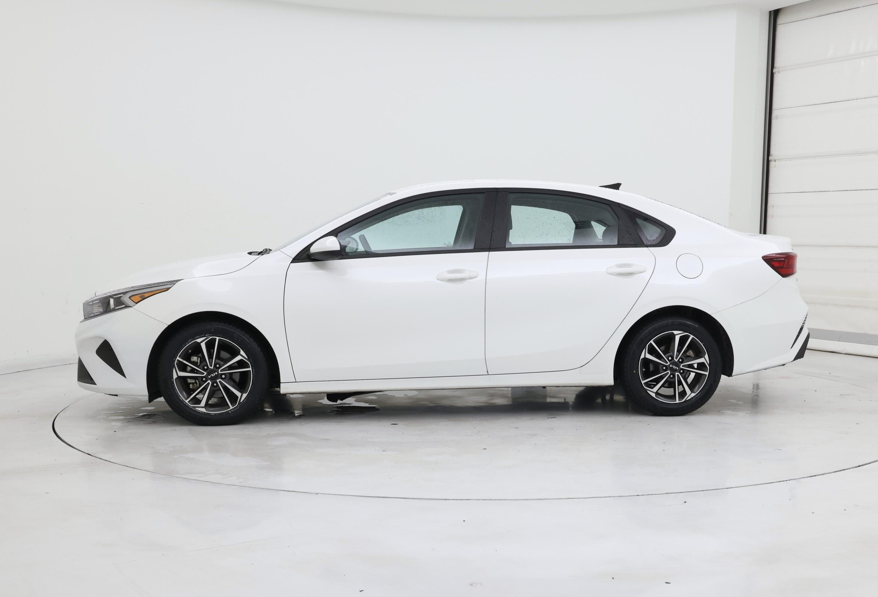 Thumbnail: 2023 Kia Forte - 3