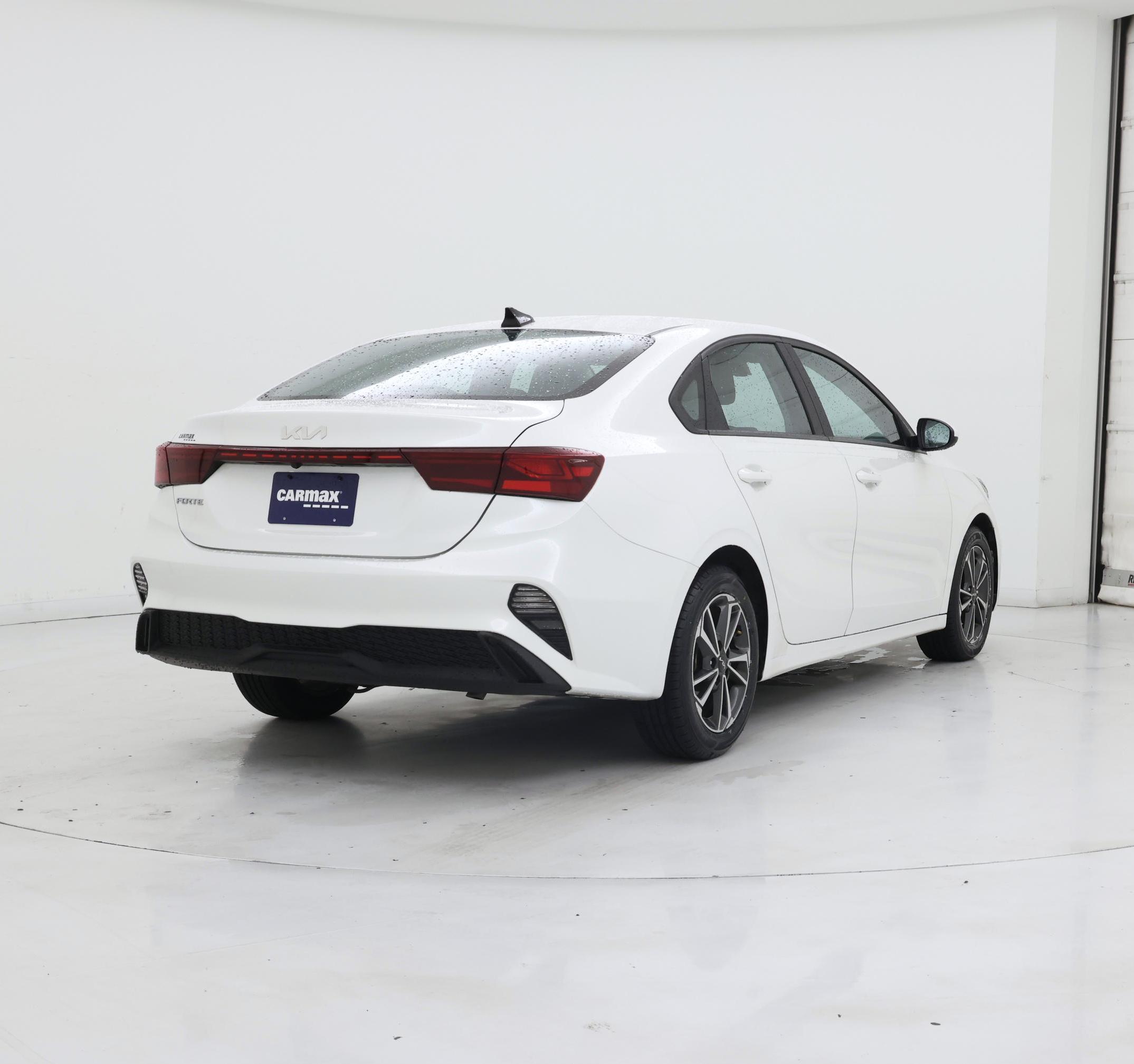 Thumbnail: 2023 Kia Forte - 8