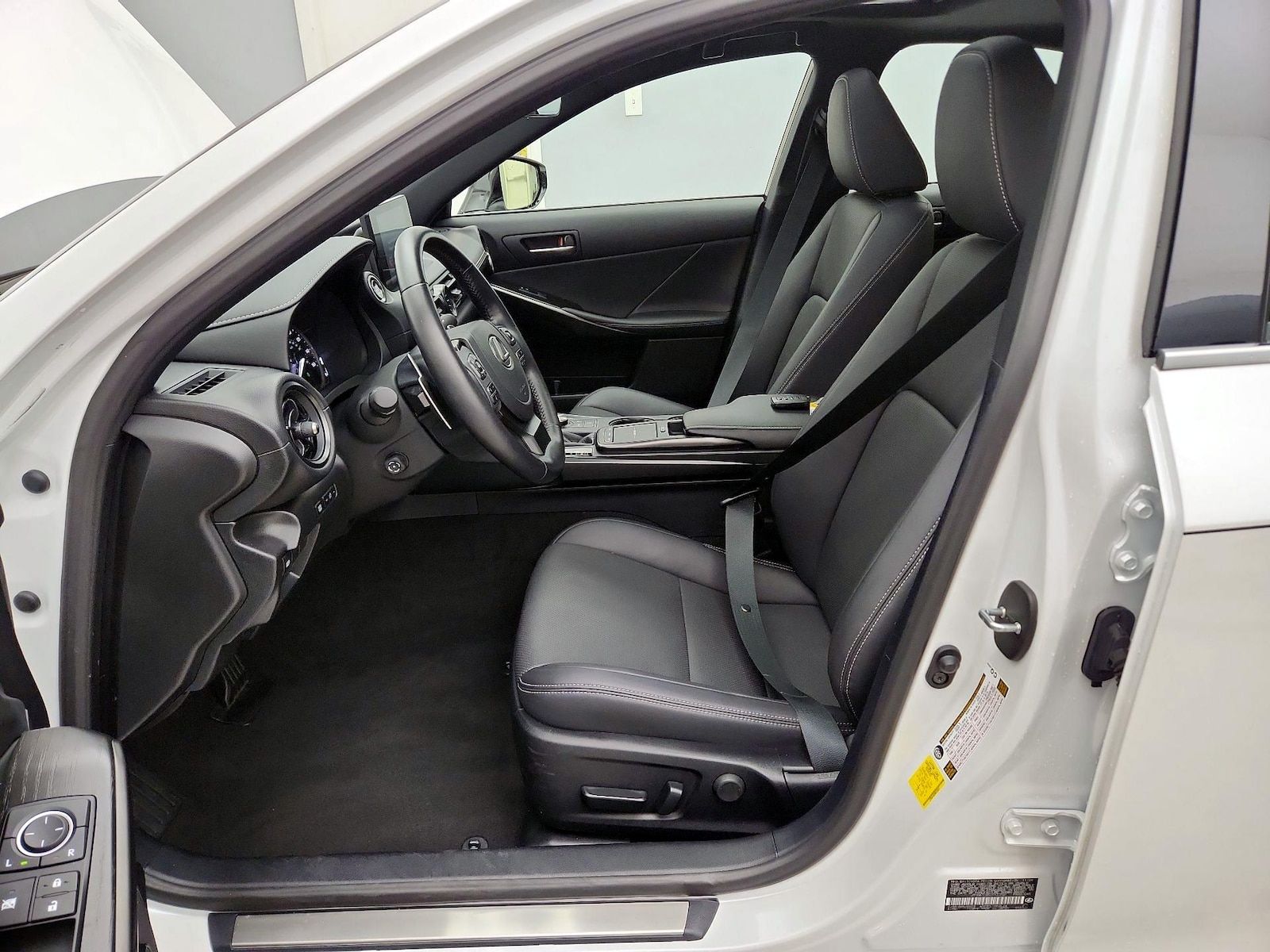 2025 Lexus IS 300 - Photo 12