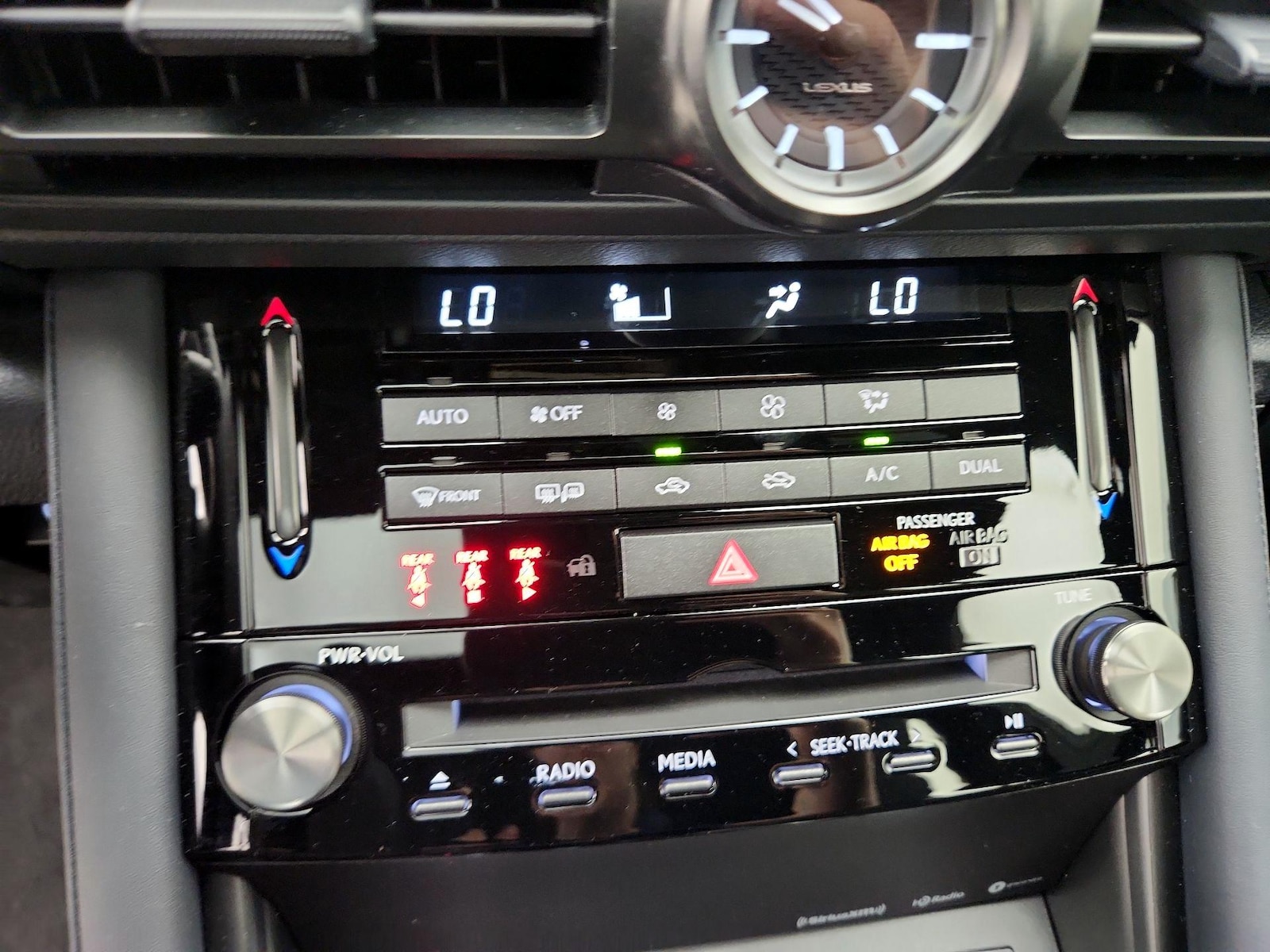 2025 Lexus IS 300 - Photo 17