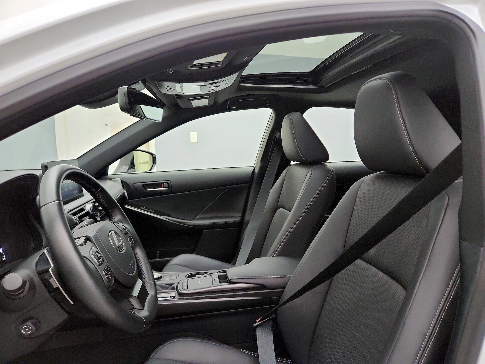2025 Lexus IS 300 - Photo 20