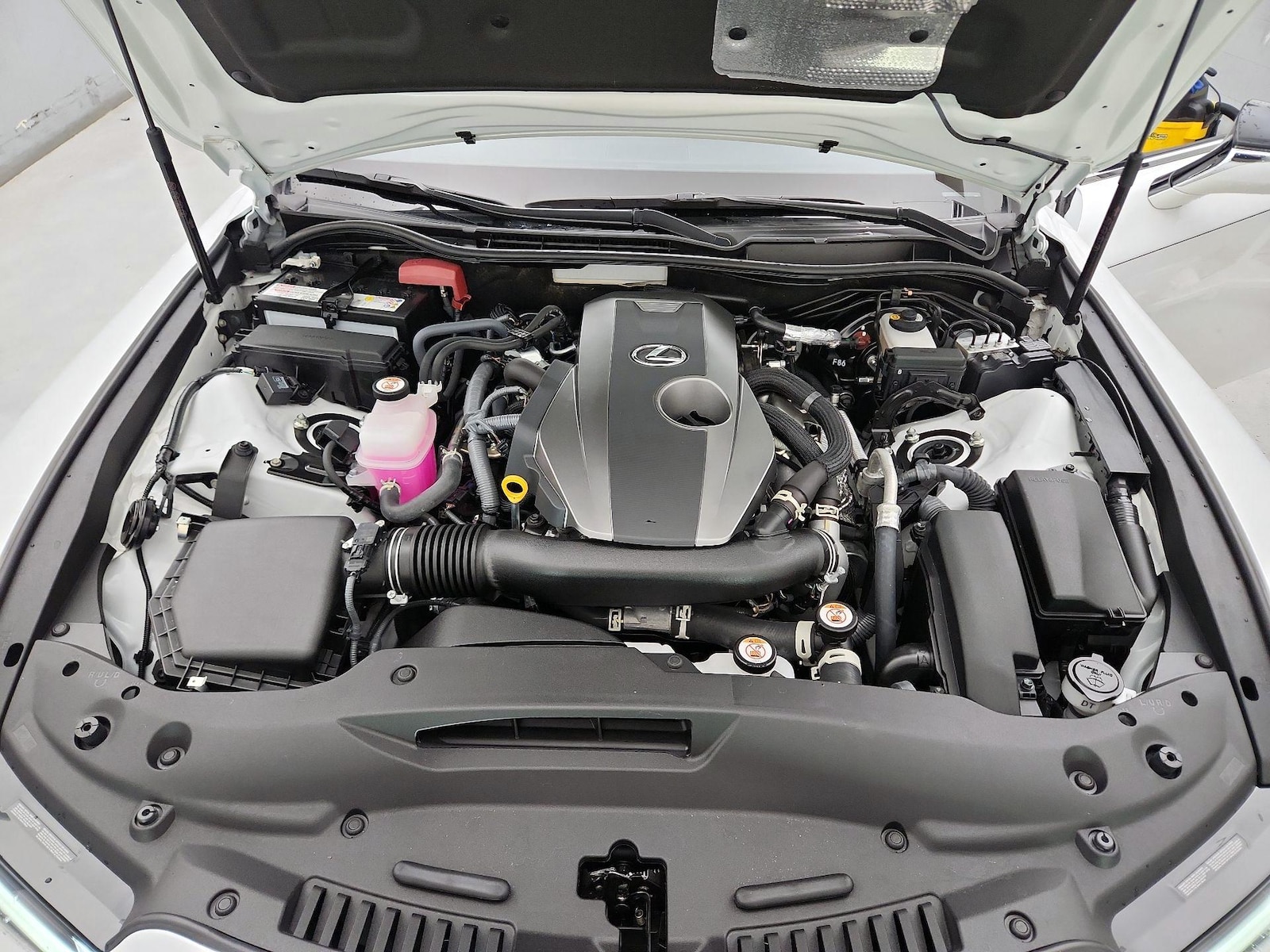 2025 Lexus IS 300 - Photo 23
