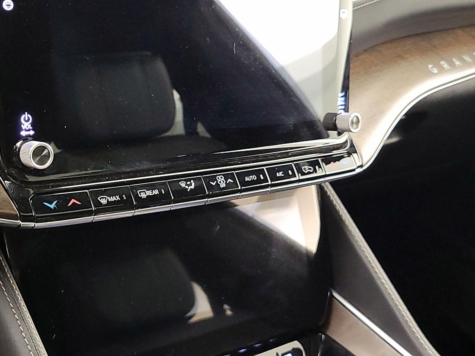2023 Jeep Grand Wagoneer Series I - Photo 18