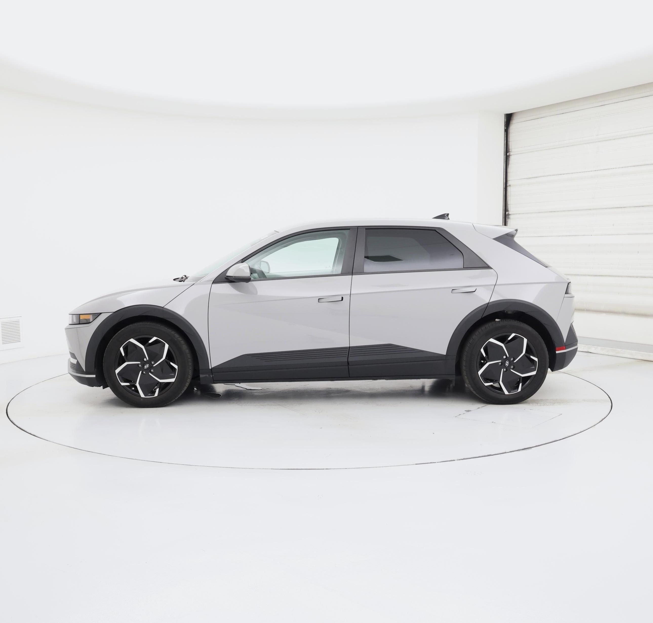 Thumbnail: 2023 Hyundai Ioniq 5 - 3