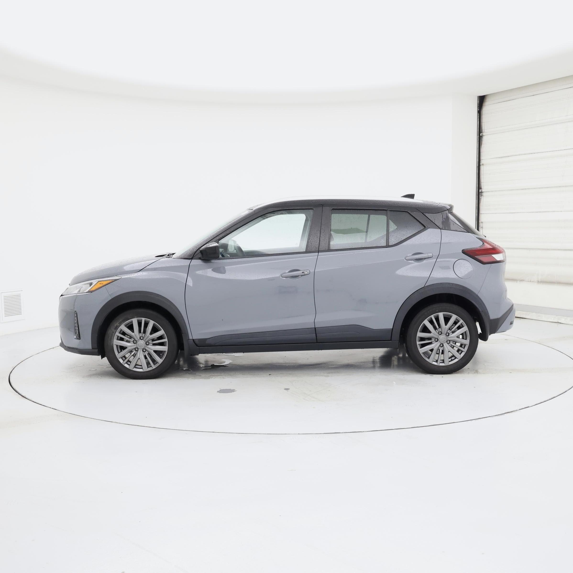 Thumbnail: 2023 Nissan Kicks - 3