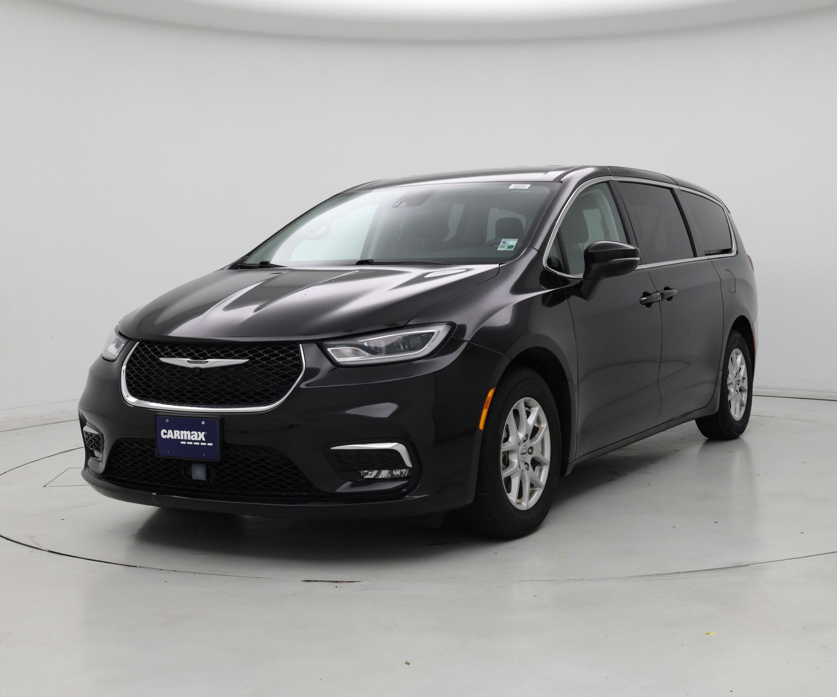 Thumbnail: 2023 Chrysler Pacifica - 4