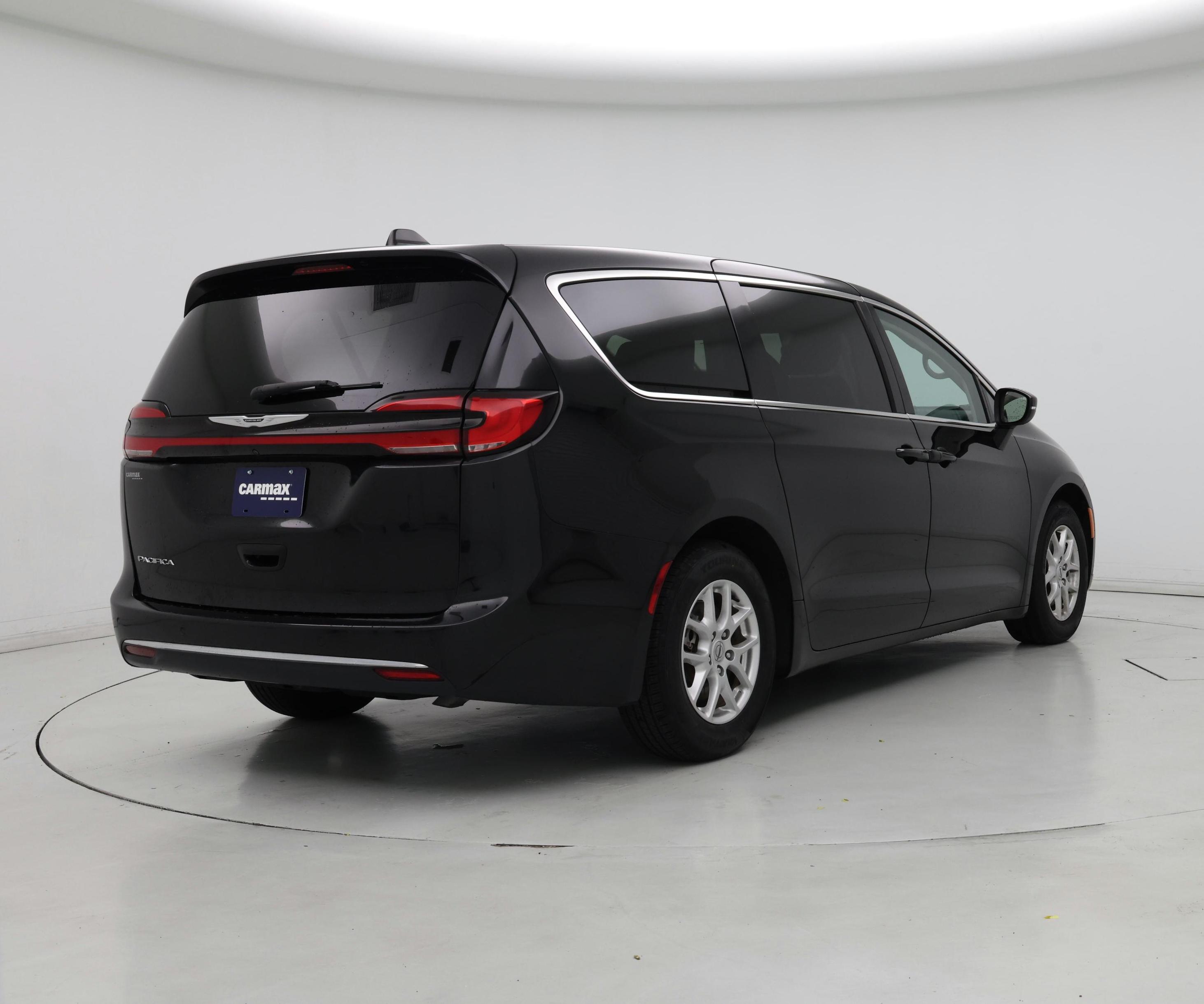 Thumbnail: 2023 Chrysler Pacifica - 8