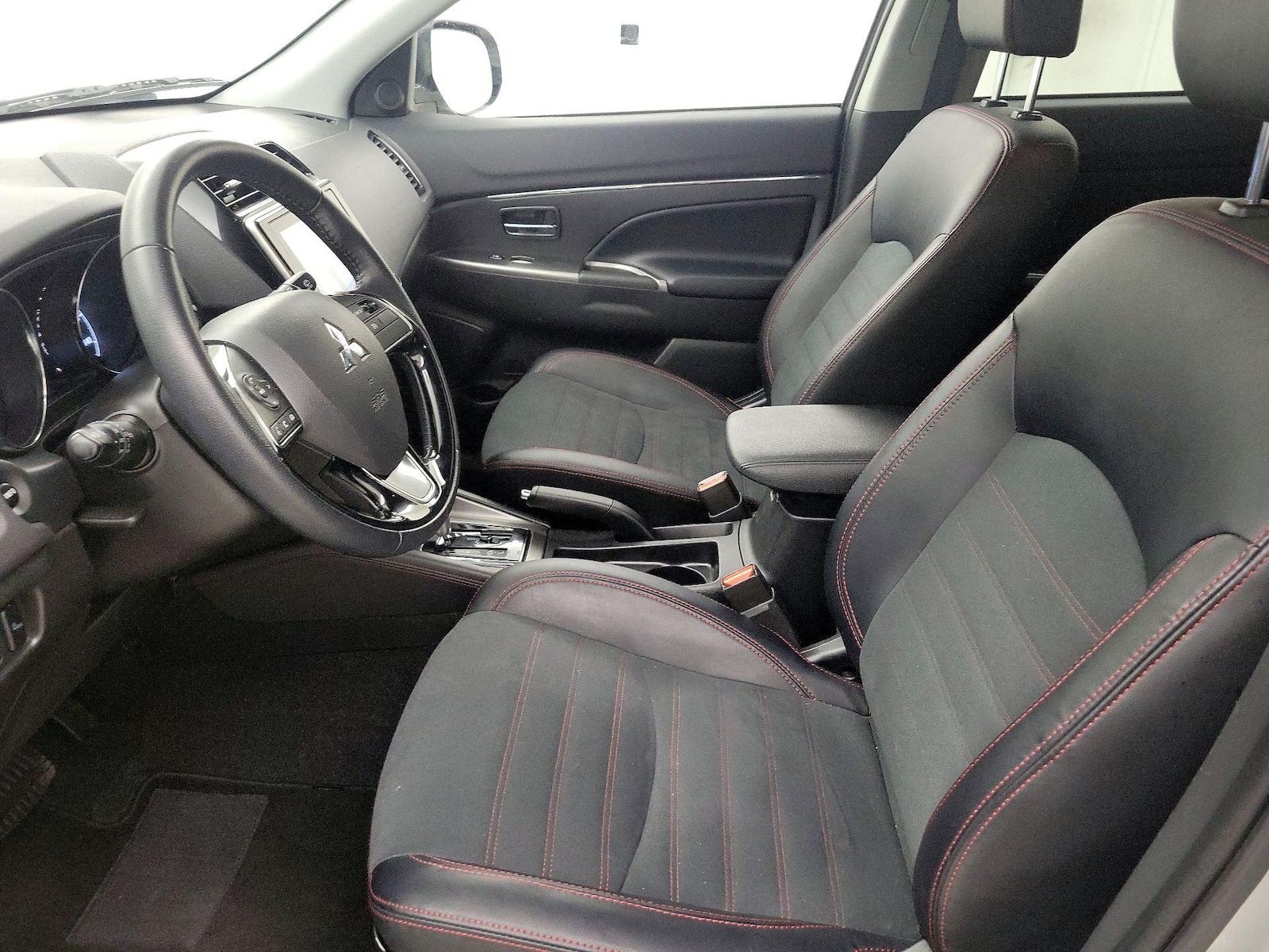 2025 Mitsubishi Outlander Sport SE - Photo 12