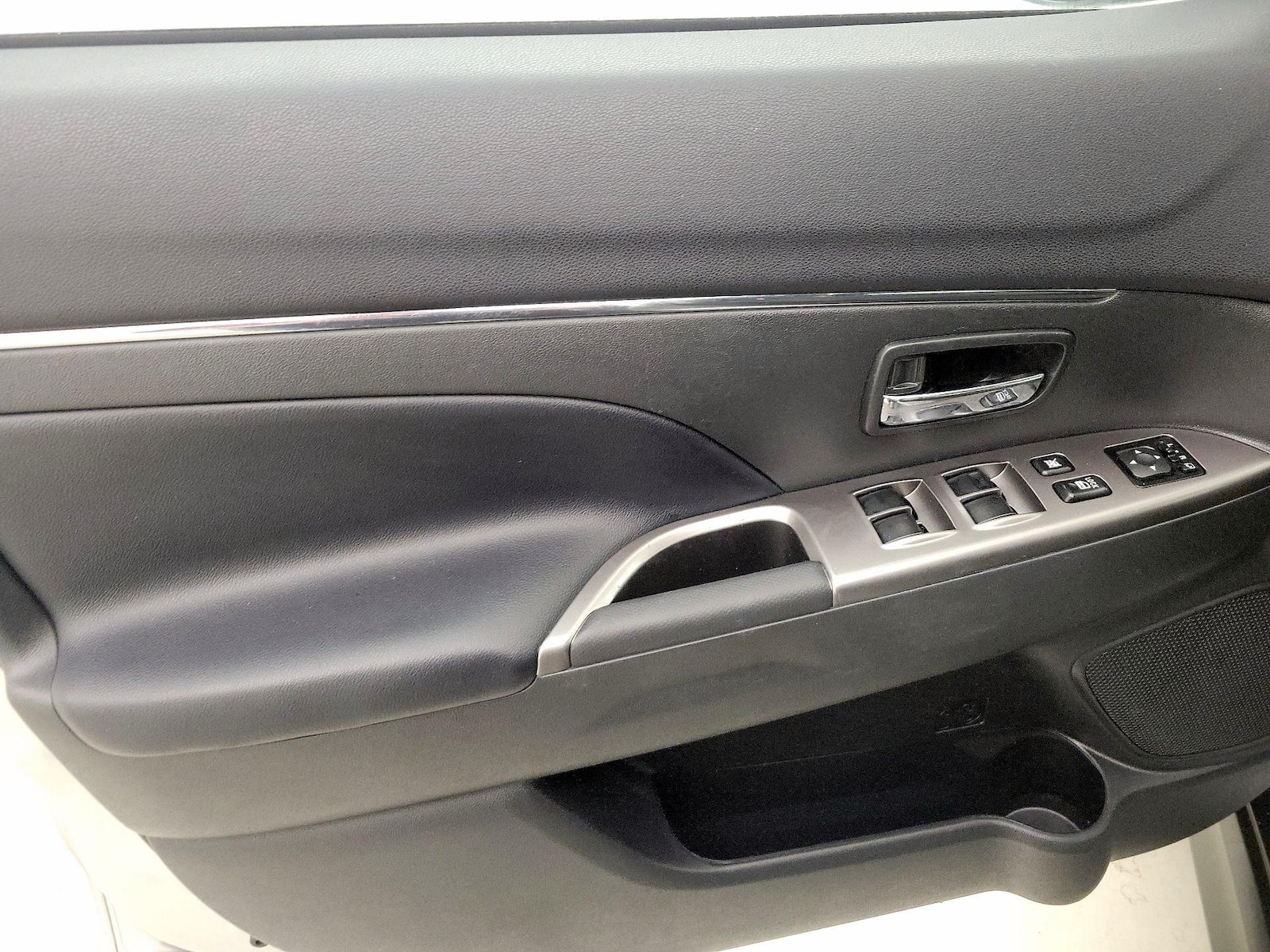 2025 Mitsubishi Outlander Sport SE - Photo 13
