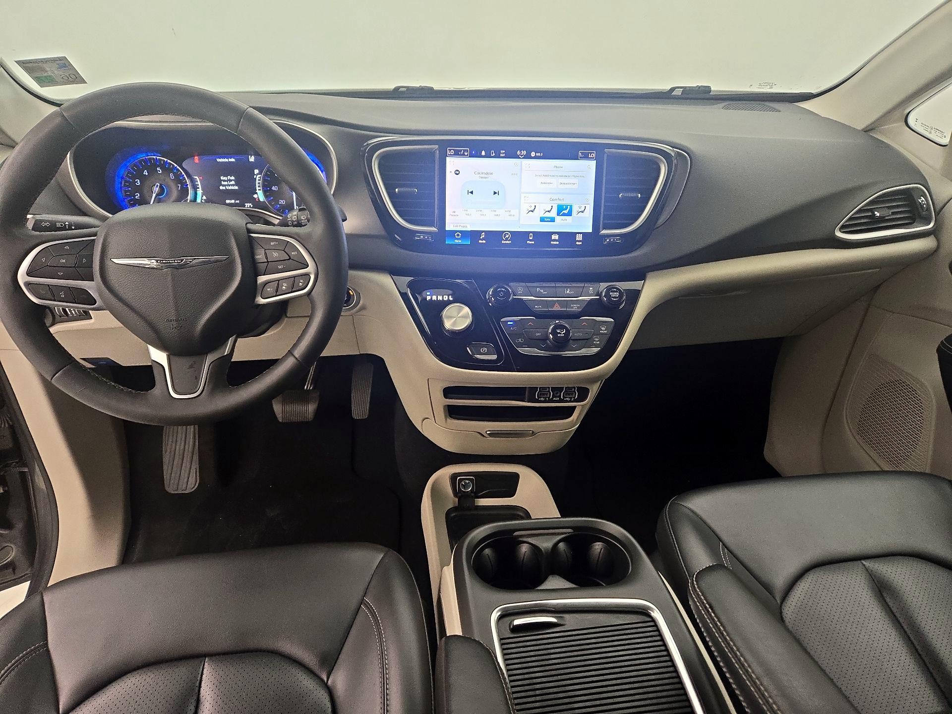 Thumbnail: 2023 Chrysler Pacifica - 9
