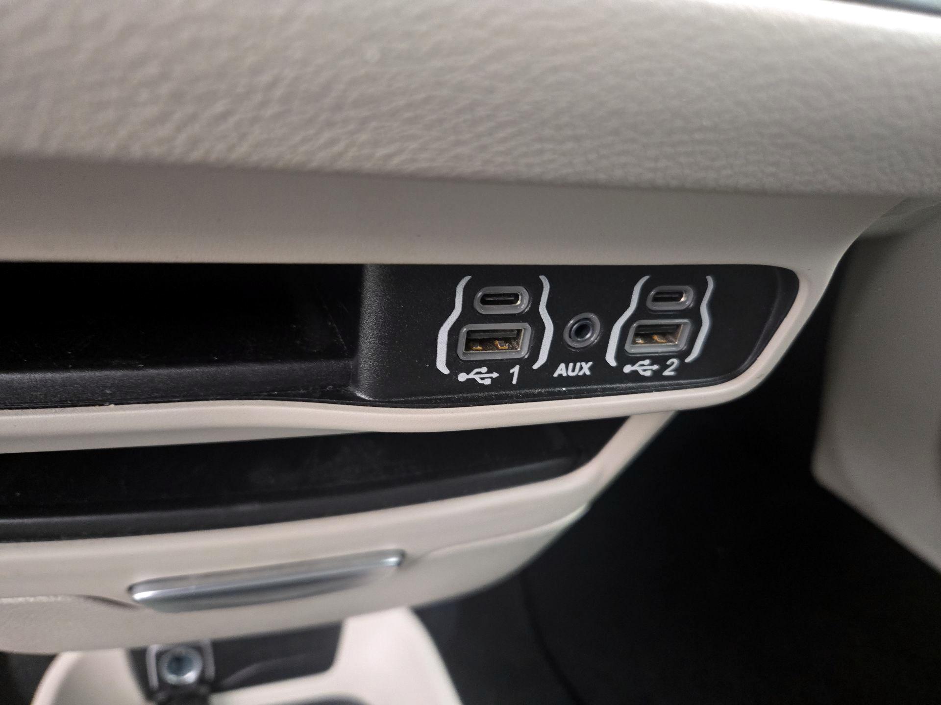 Thumbnail: 2023 Chrysler Pacifica - 18