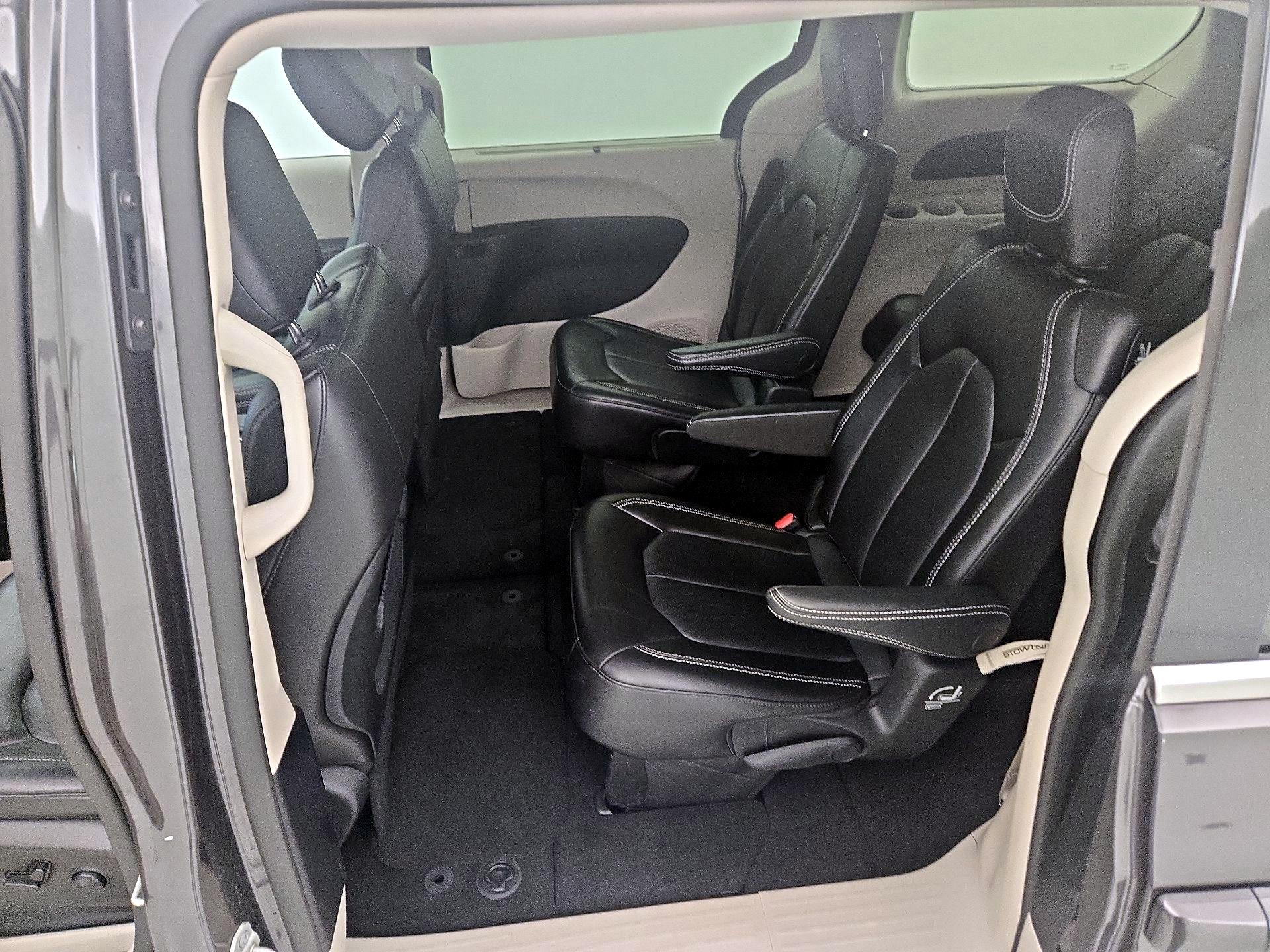 Thumbnail: 2023 Chrysler Pacifica - 19