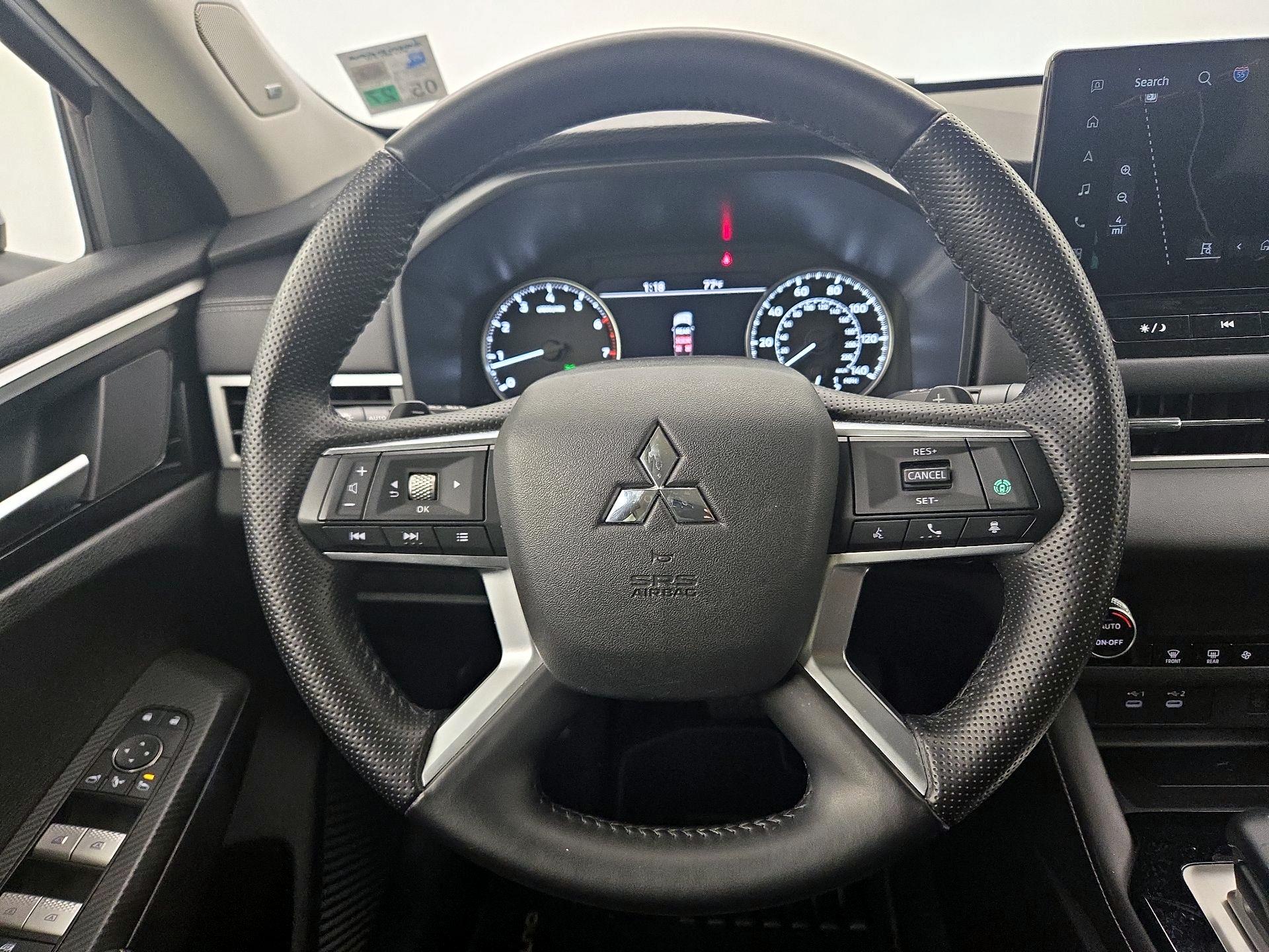 Thumbnail: 2025 Mitsubishi Outlander - 10