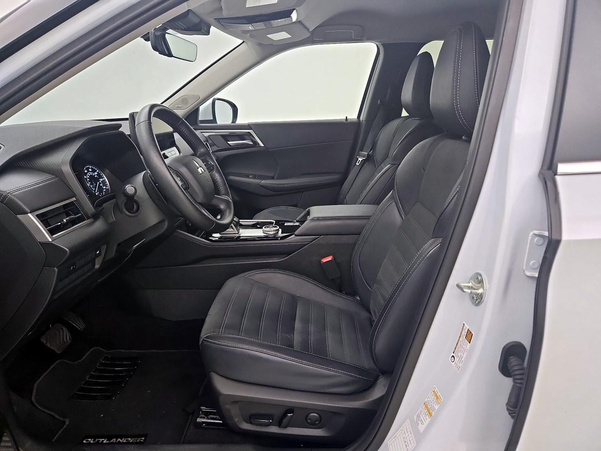Thumbnail: 2025 Mitsubishi Outlander - 11