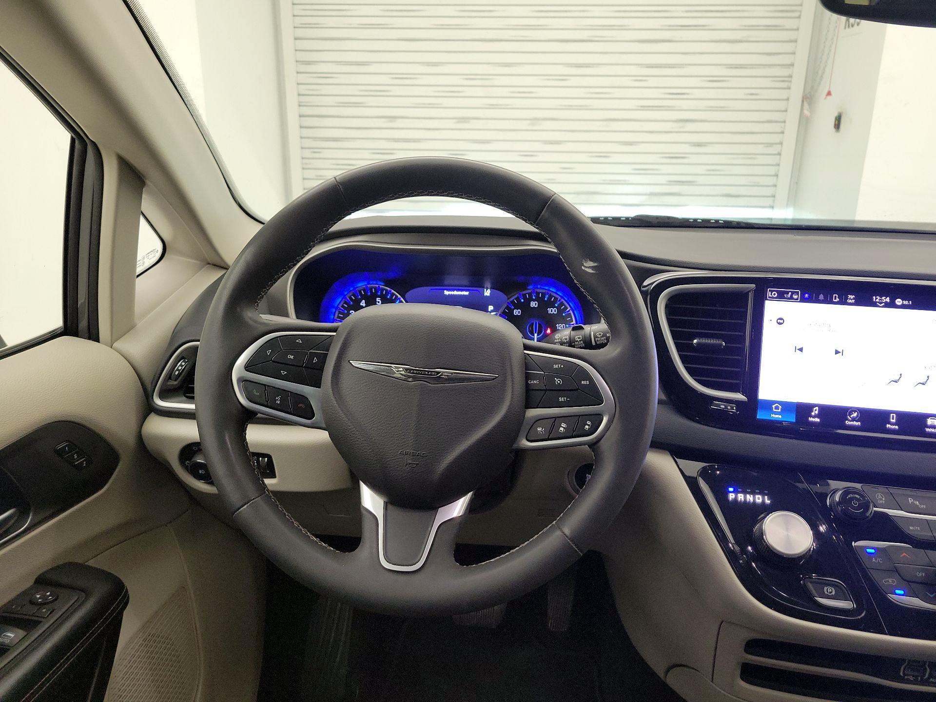 Thumbnail: 2023 Chrysler Pacifica - 10