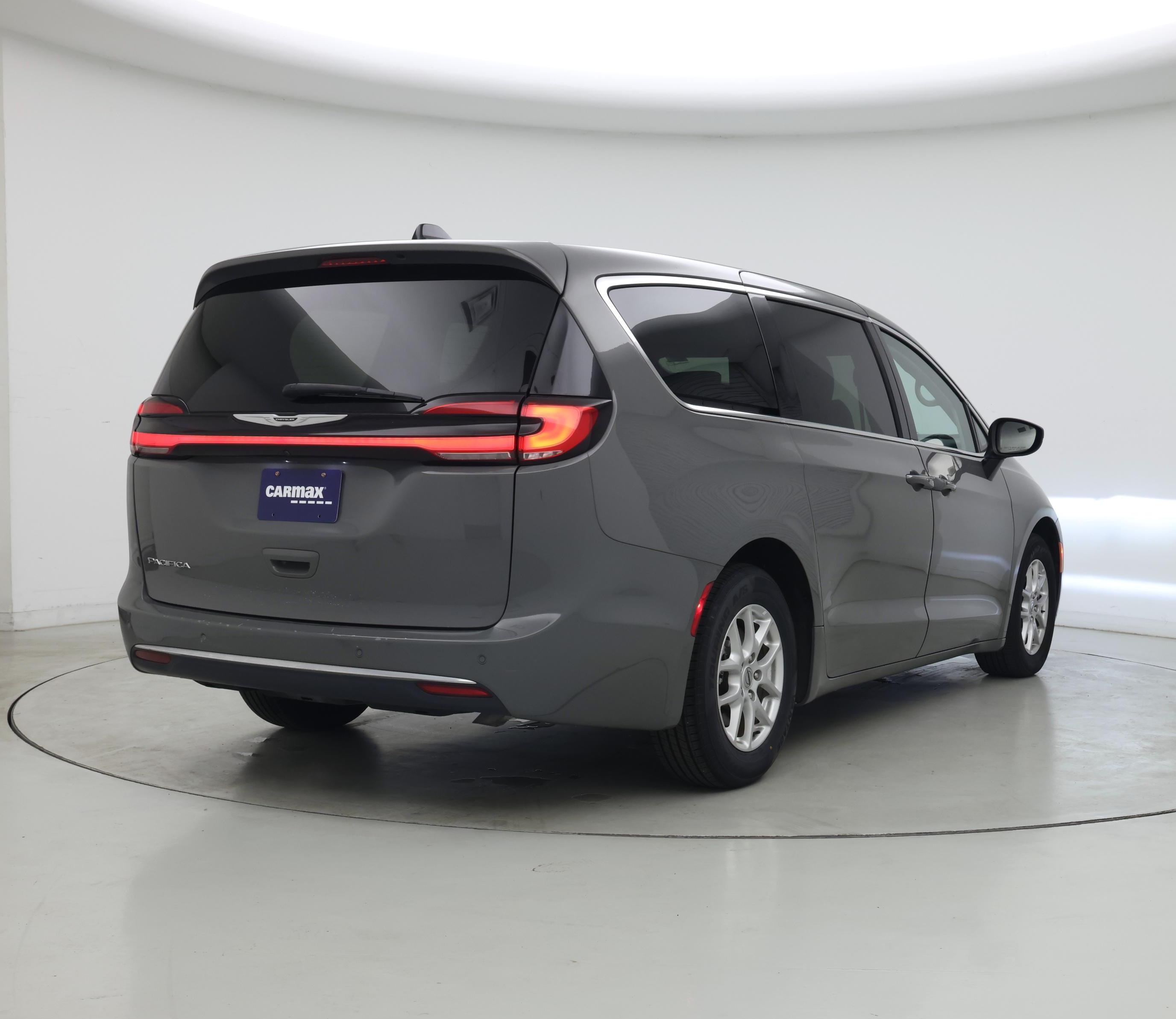 Thumbnail: 2023 Chrysler Pacifica - 8