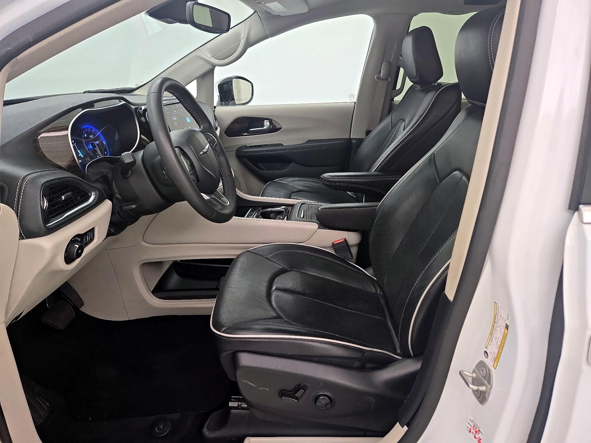 Thumbnail: 2023 Chrysler Pacifica - 11