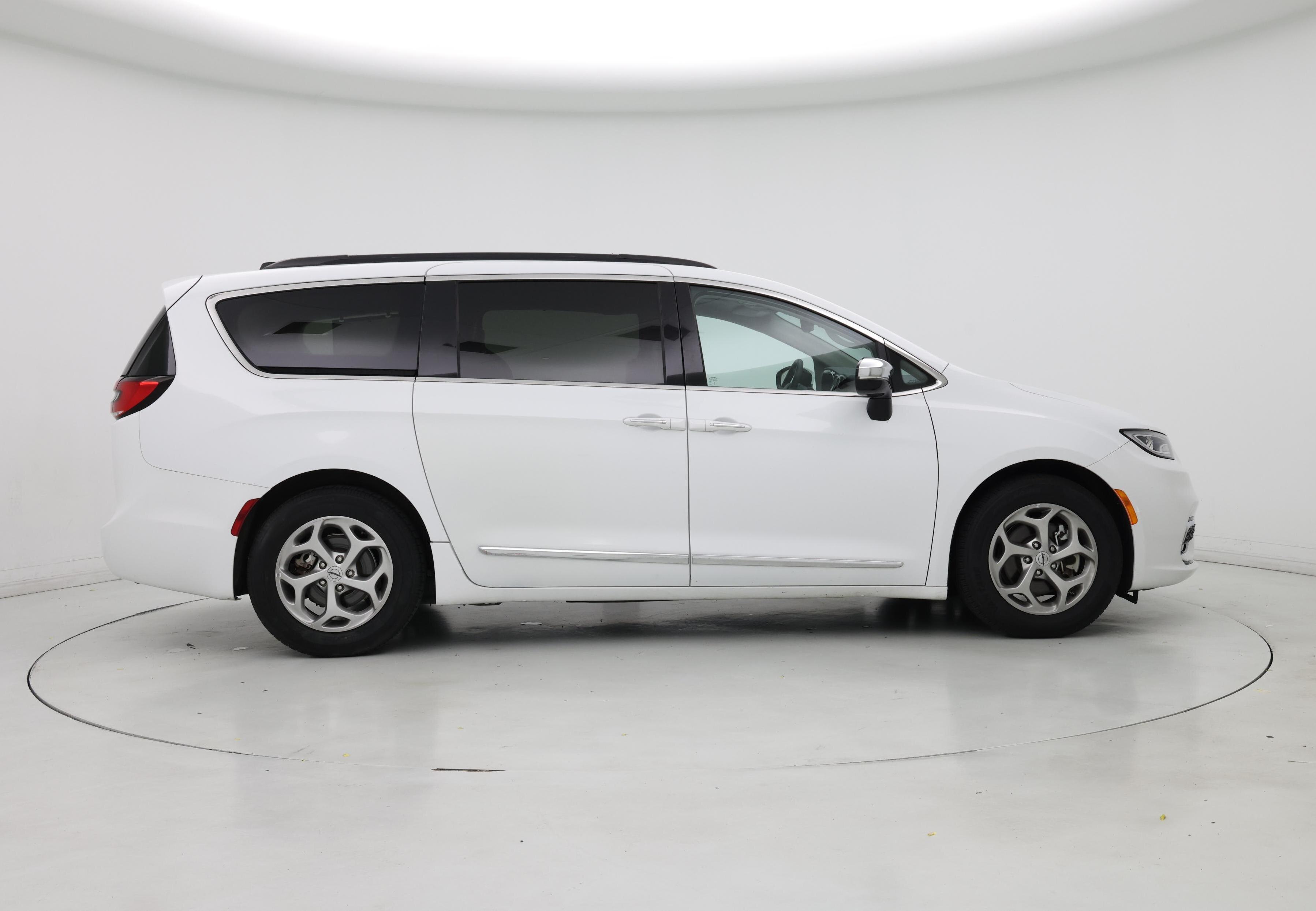 Thumbnail: 2023 Chrysler Pacifica - 7