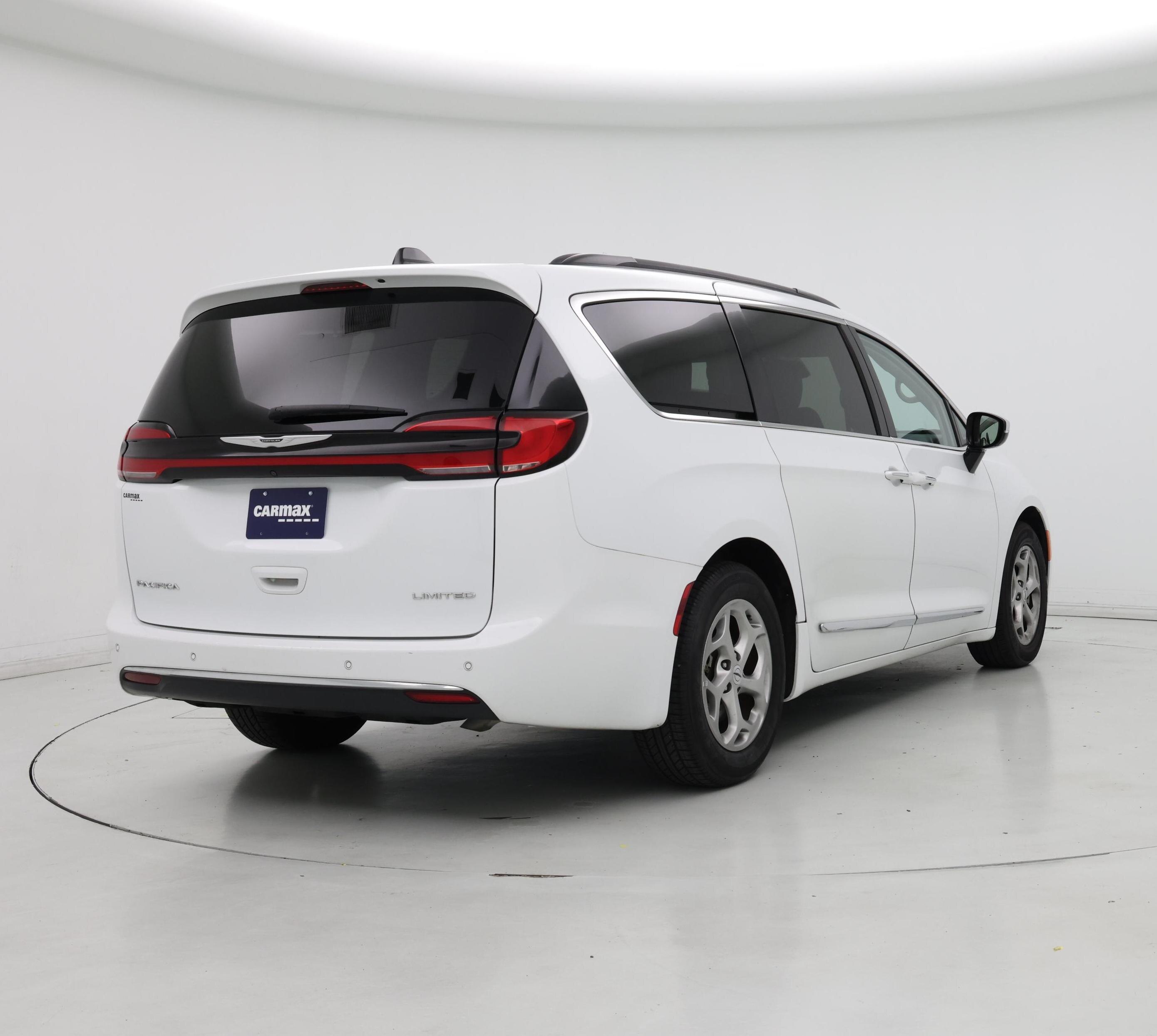 Thumbnail: 2023 Chrysler Pacifica - 8
