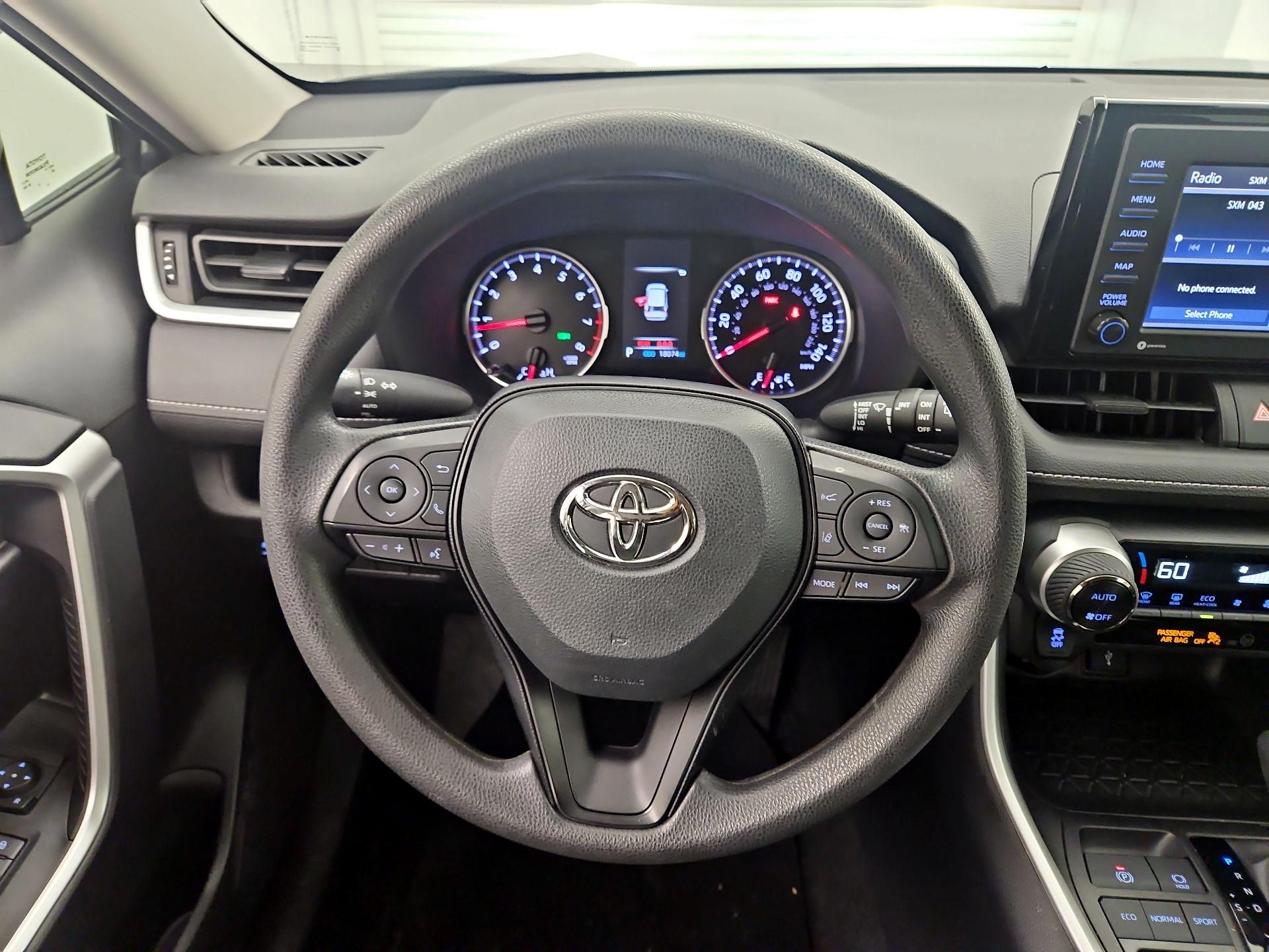 Thumbnail: 2022 Toyota RAV4 - 10