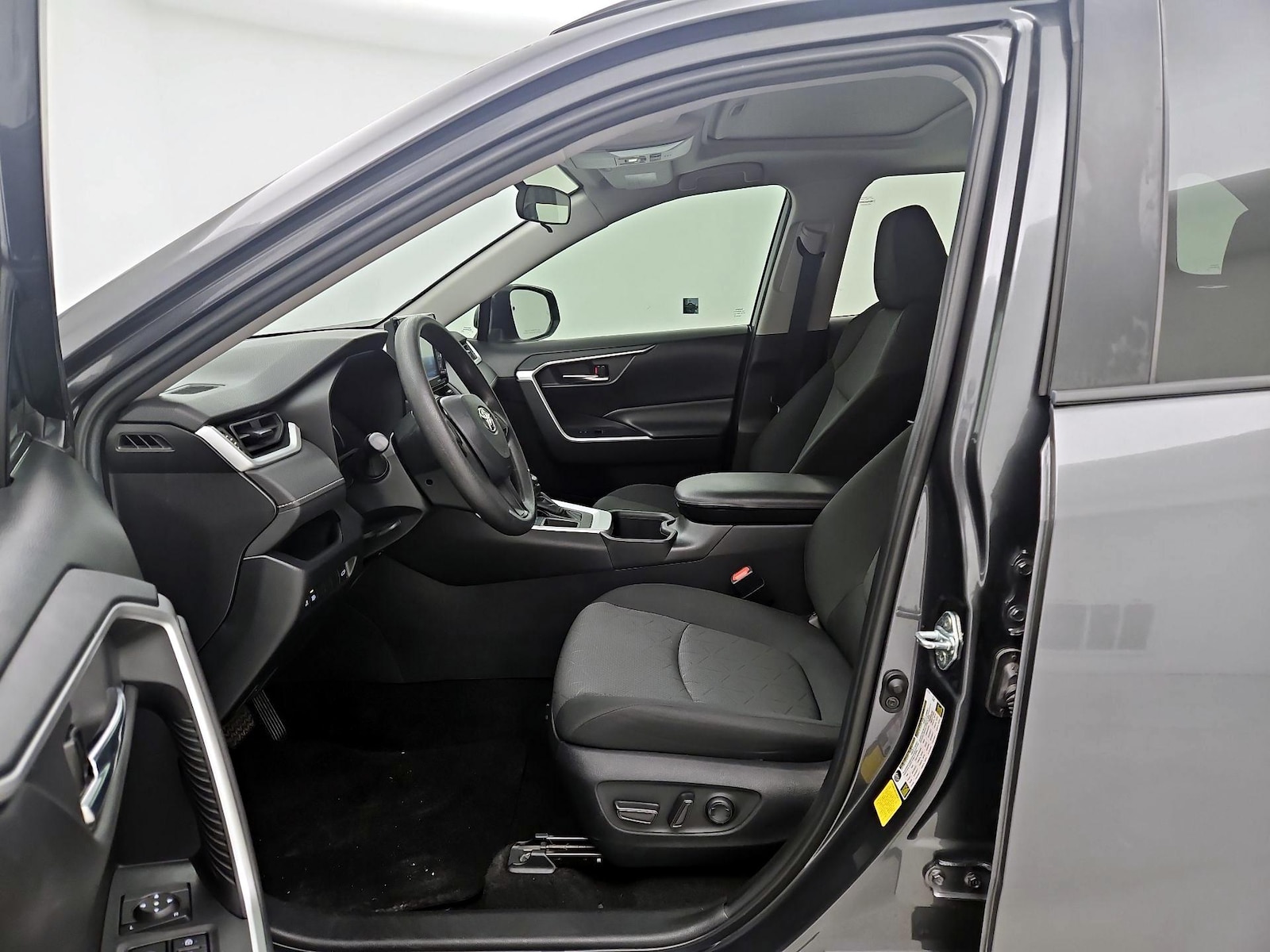 2022 Toyota RAV4 XLE - Photo 12