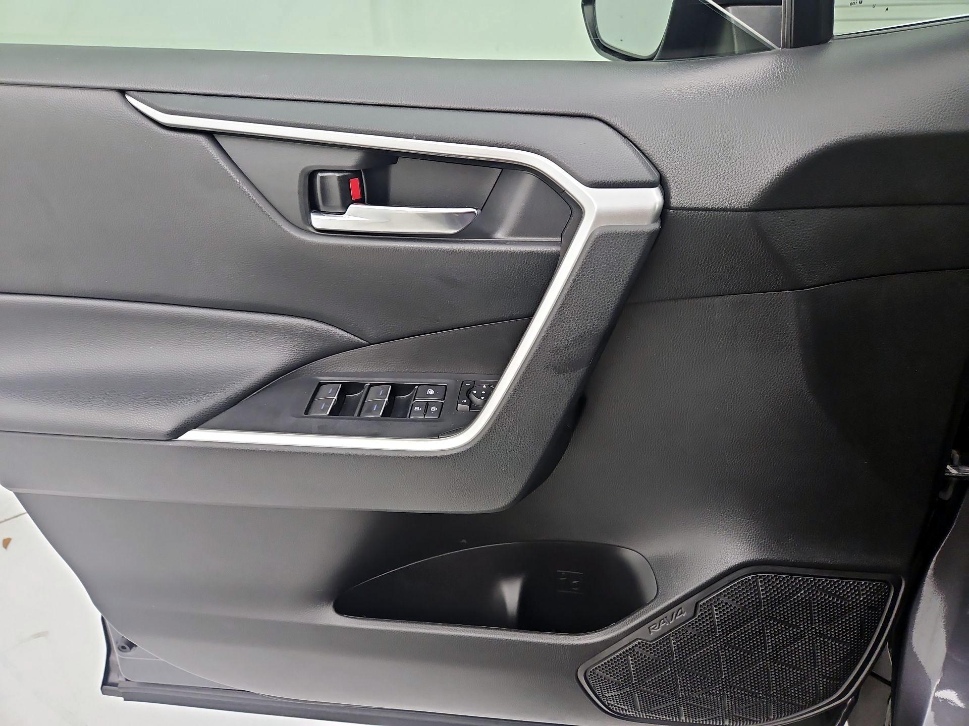 Thumbnail: 2022 Toyota RAV4 - 12