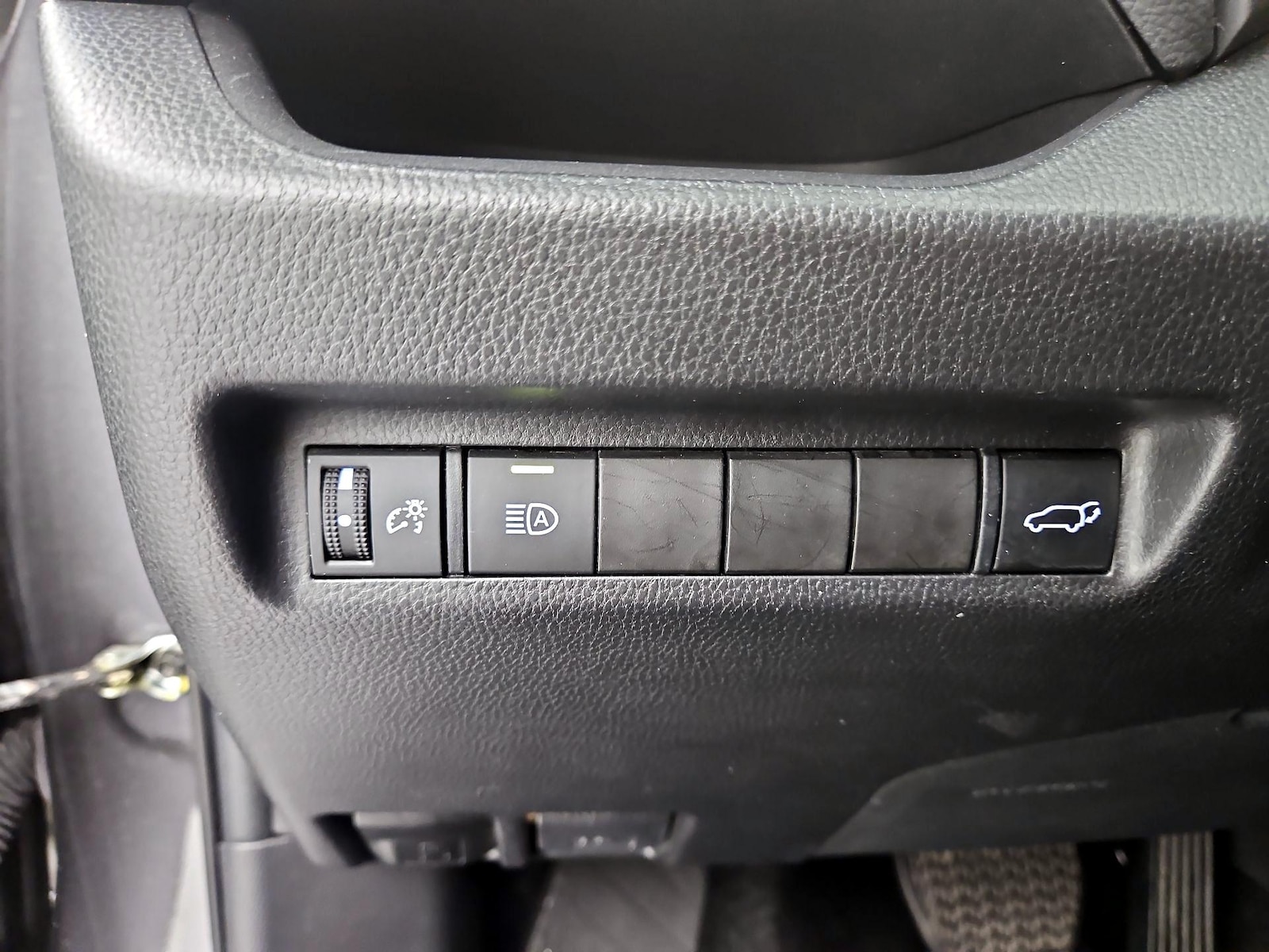 2022 Toyota RAV4 XLE - Photo 14