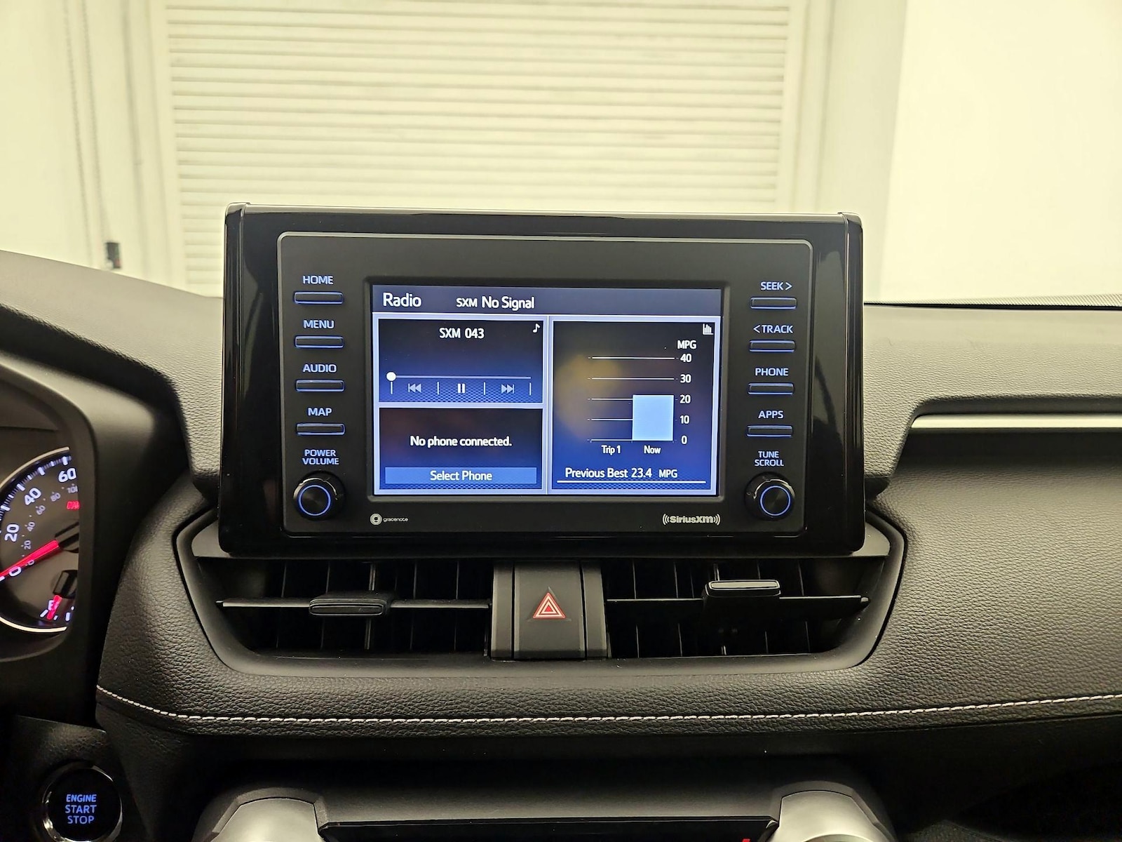 2022 Toyota RAV4 XLE - Photo 16