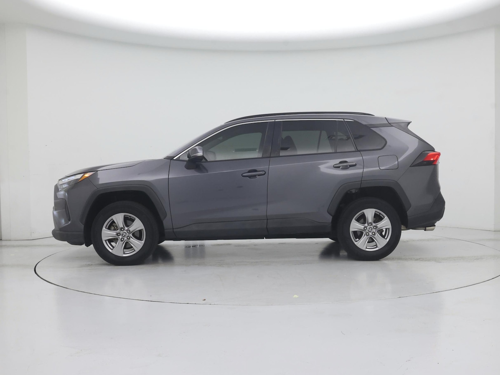 2022 Toyota RAV4 XLE - Photo 4