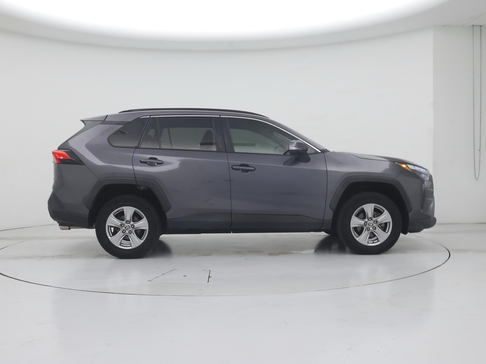 2022 Toyota RAV4 XLE - Photo 8