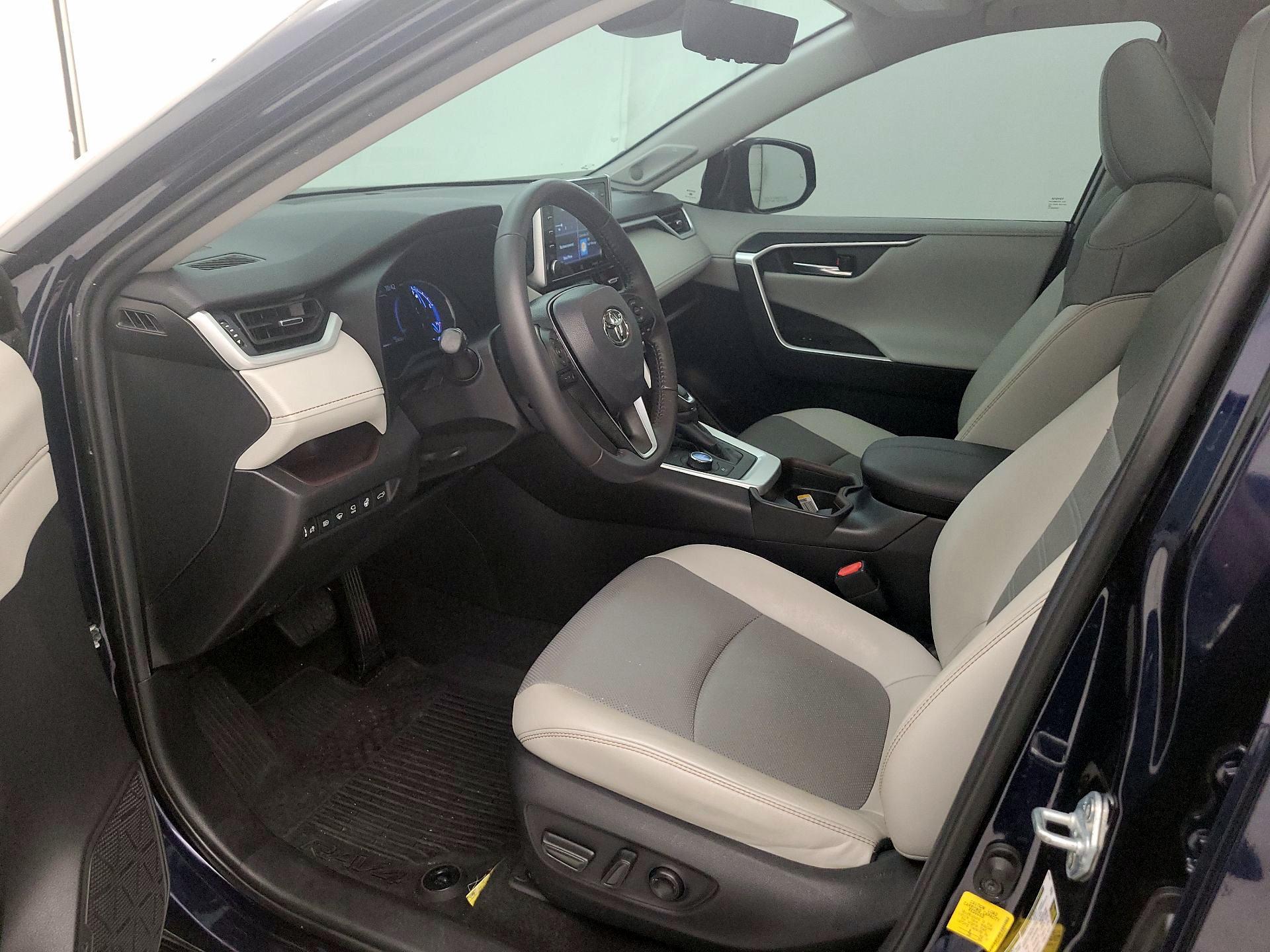 Thumbnail: 2021 Toyota RAV4 - 11