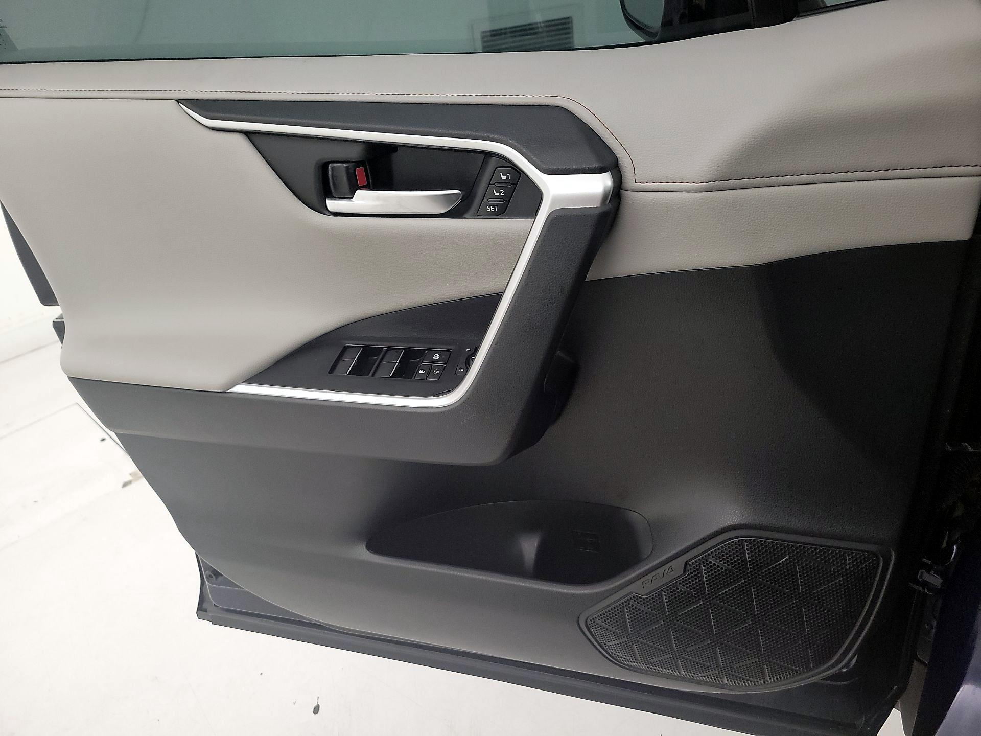 Thumbnail: 2021 Toyota RAV4 - 12
