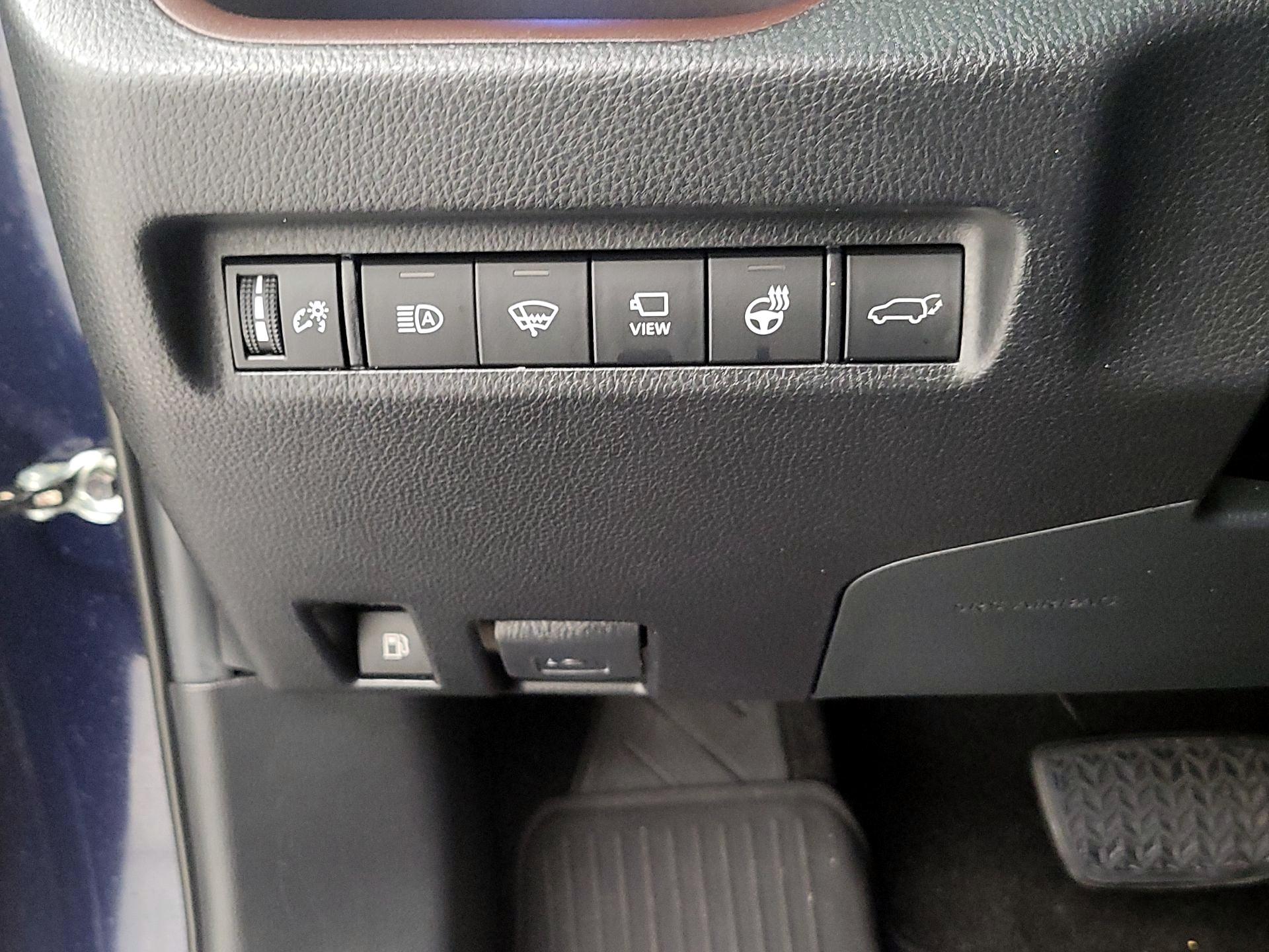 Thumbnail: 2021 Toyota RAV4 - 13
