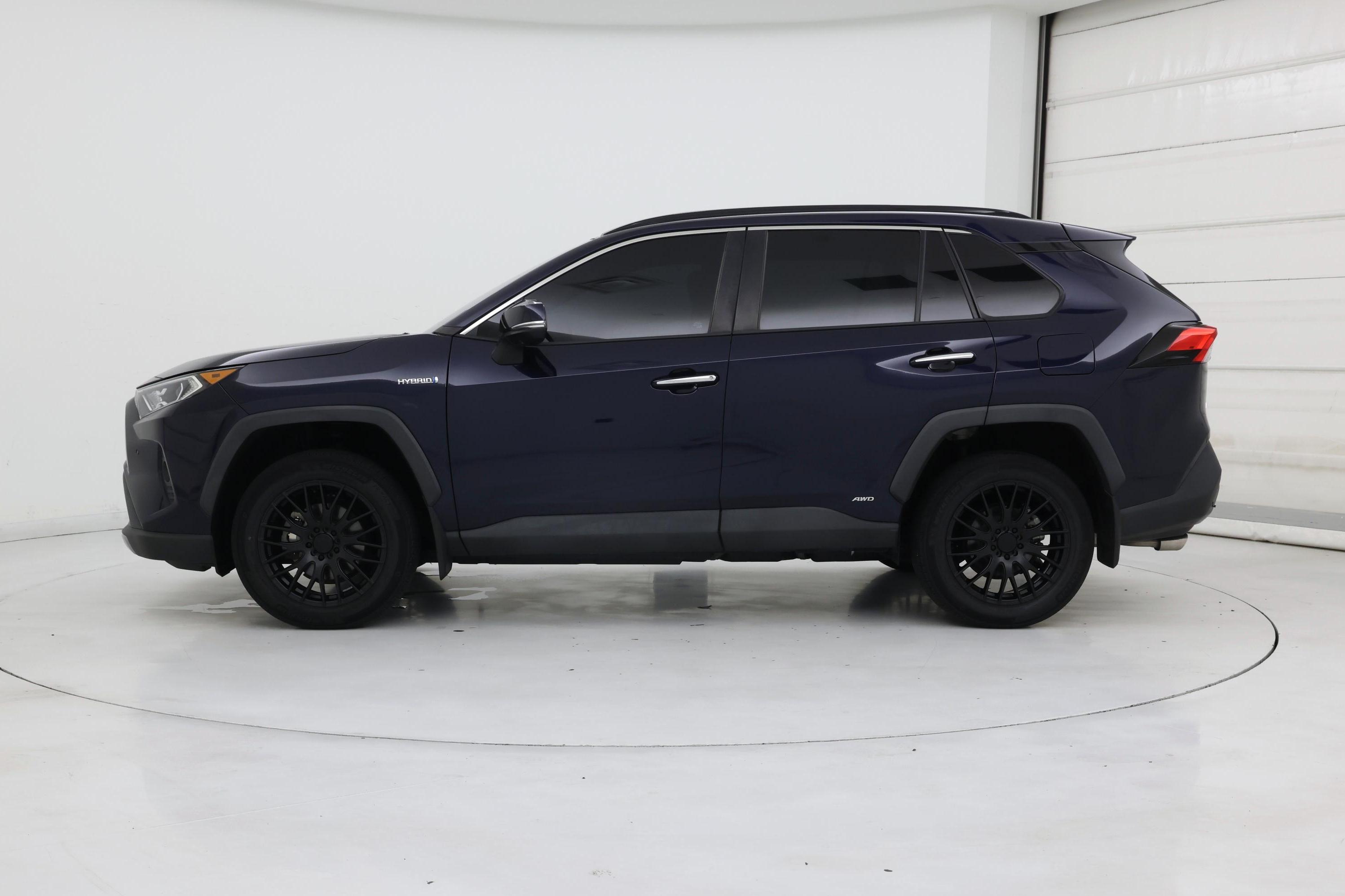 Thumbnail: 2021 Toyota RAV4 - 3