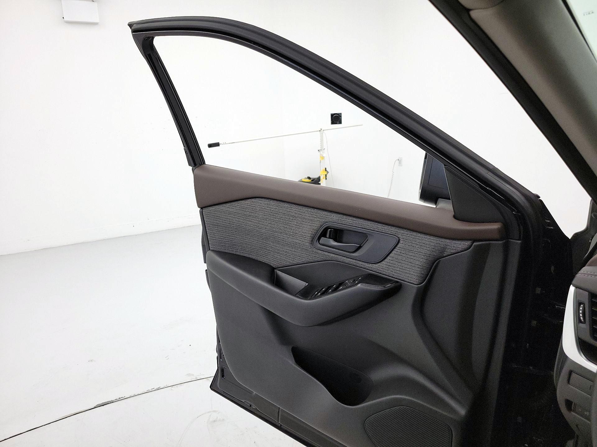 Thumbnail: 2023 Nissan Rogue - 12