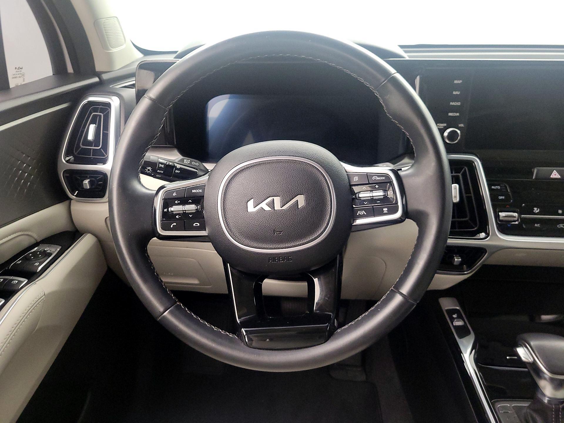 Thumbnail: 2023 Kia Sorento - 10