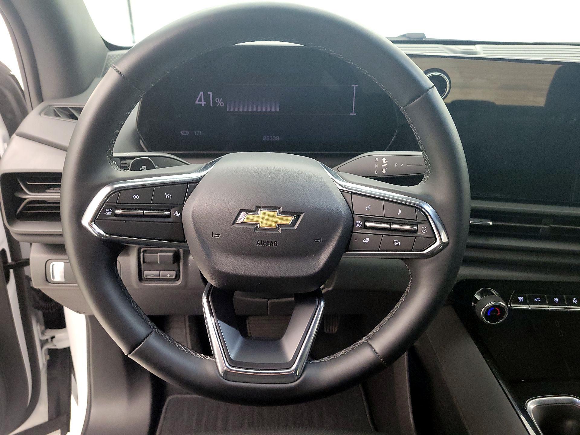 Thumbnail: 2025 Chevrolet Silverado EV - 10