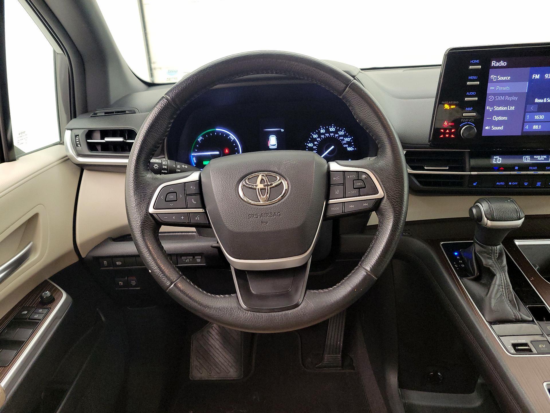 Thumbnail: 2021 Toyota Sienna - 10