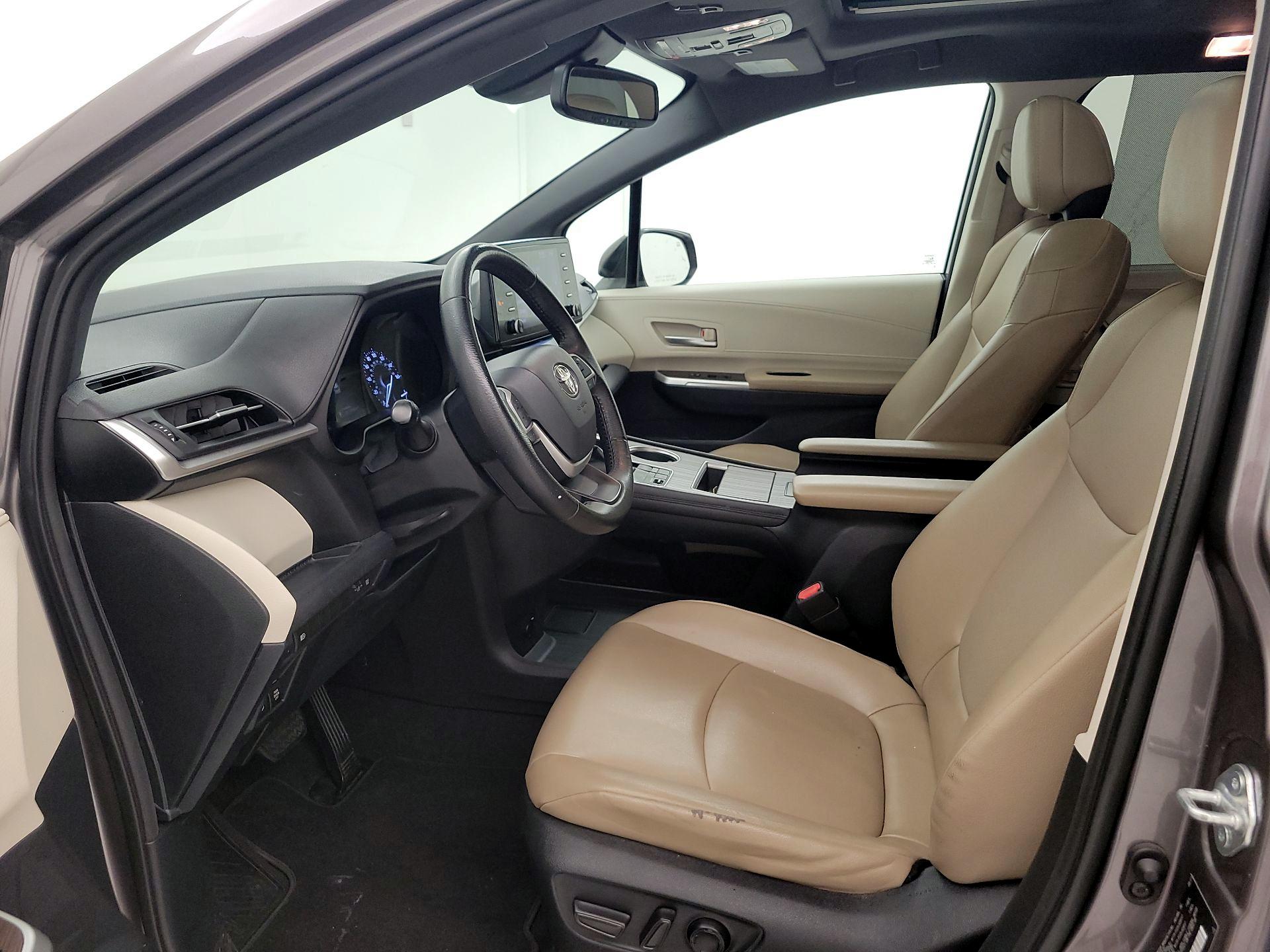 Thumbnail: 2021 Toyota Sienna - 11