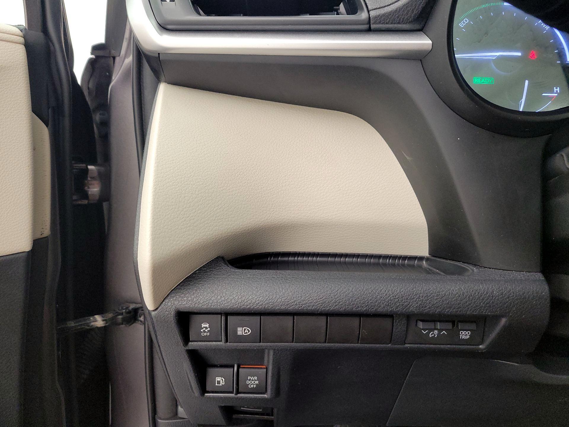 Thumbnail: 2021 Toyota Sienna - 13
