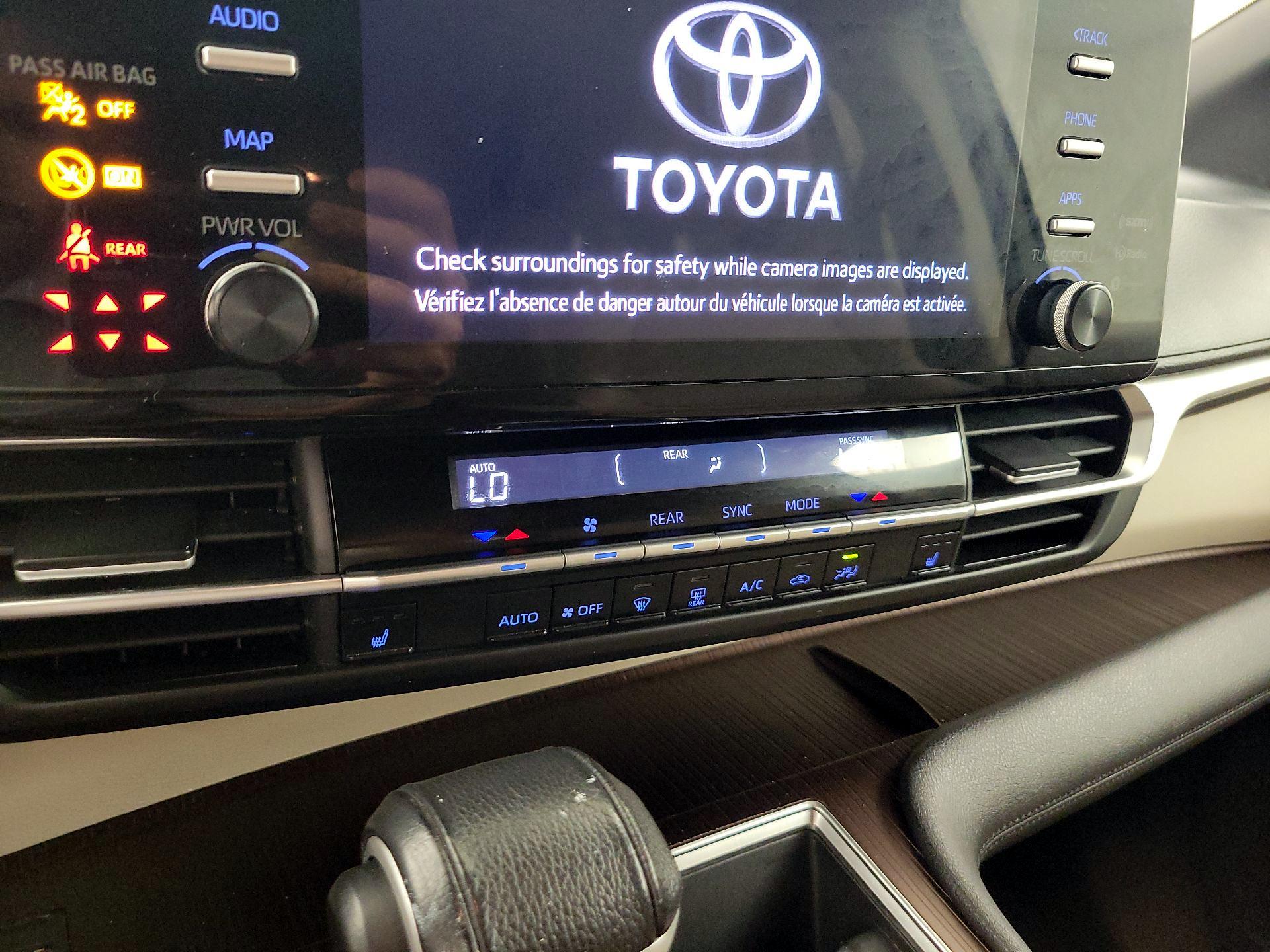 Thumbnail: 2021 Toyota Sienna - 16