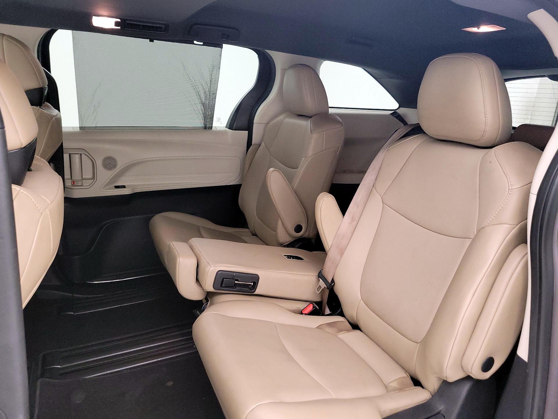 Thumbnail: 2021 Toyota Sienna - 20