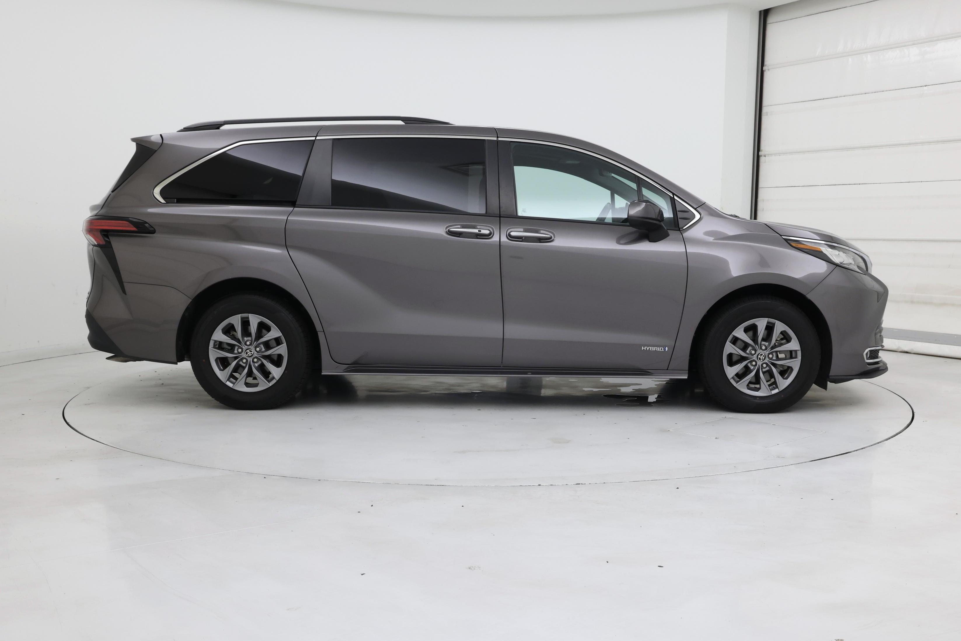 Thumbnail: 2021 Toyota Sienna - 7