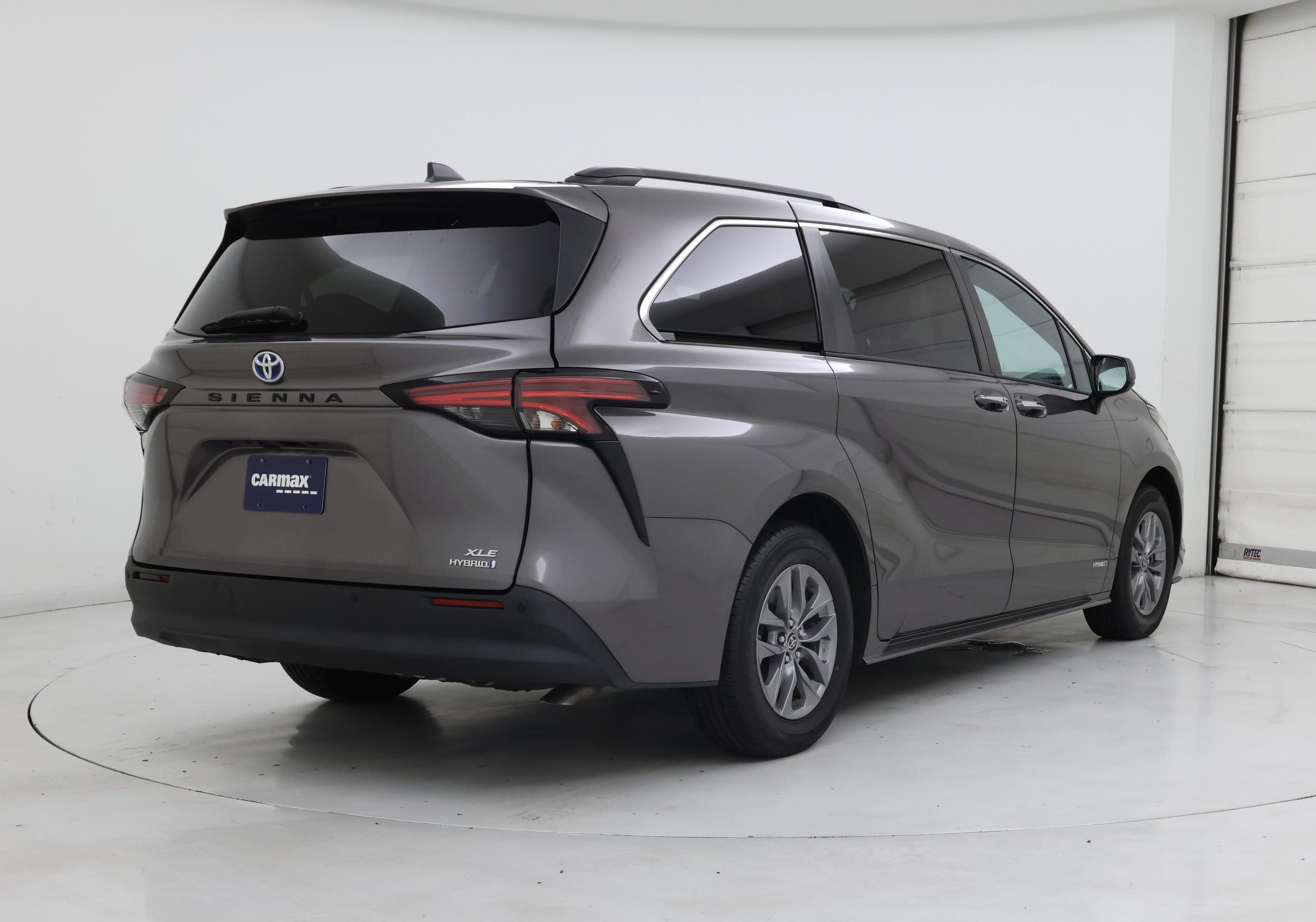 Thumbnail: 2021 Toyota Sienna - 8